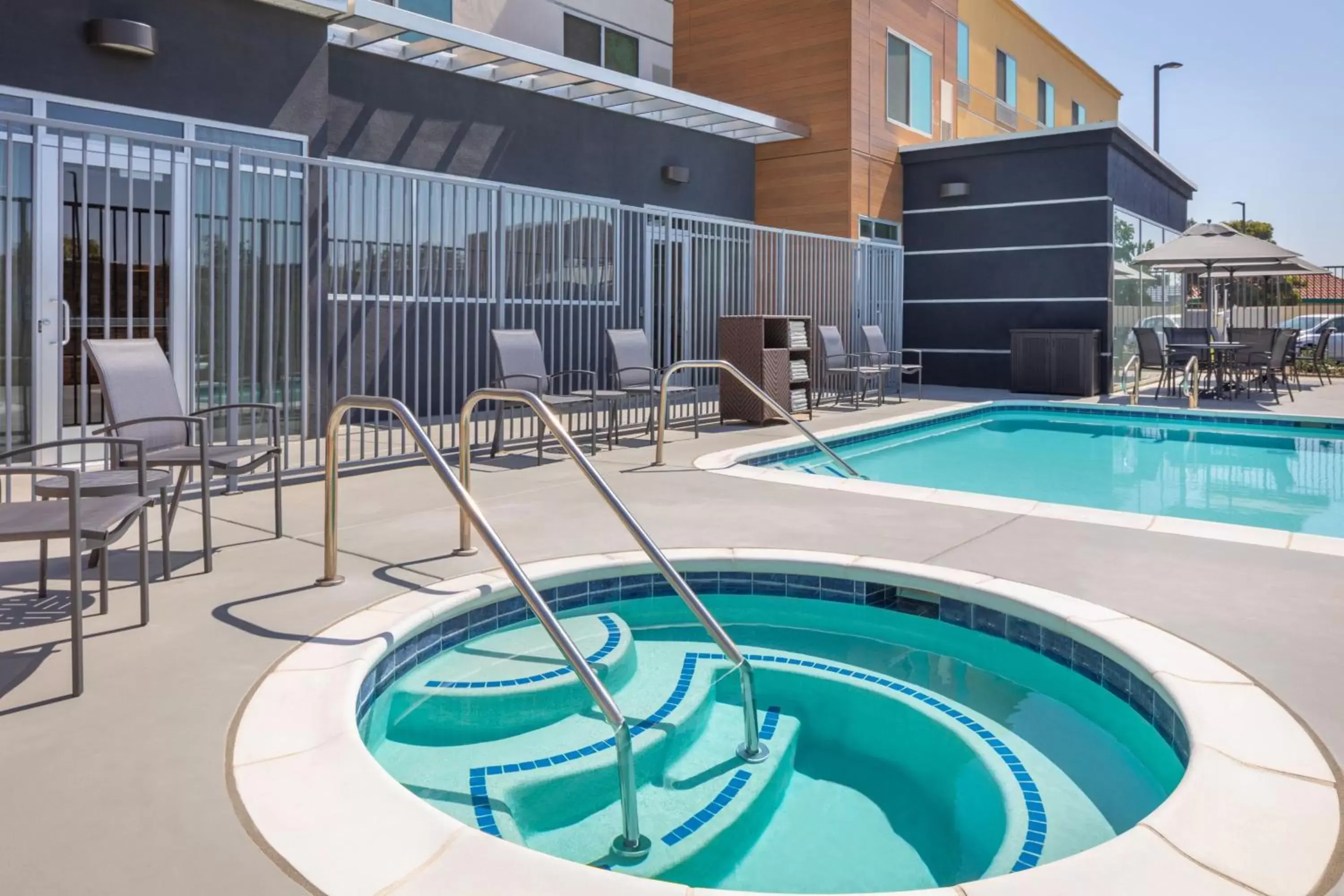 Fitness centre/facilities, Swimming Pool in Fairfield Inn & Suites by Marriott Fresno North/Shaw Avenue