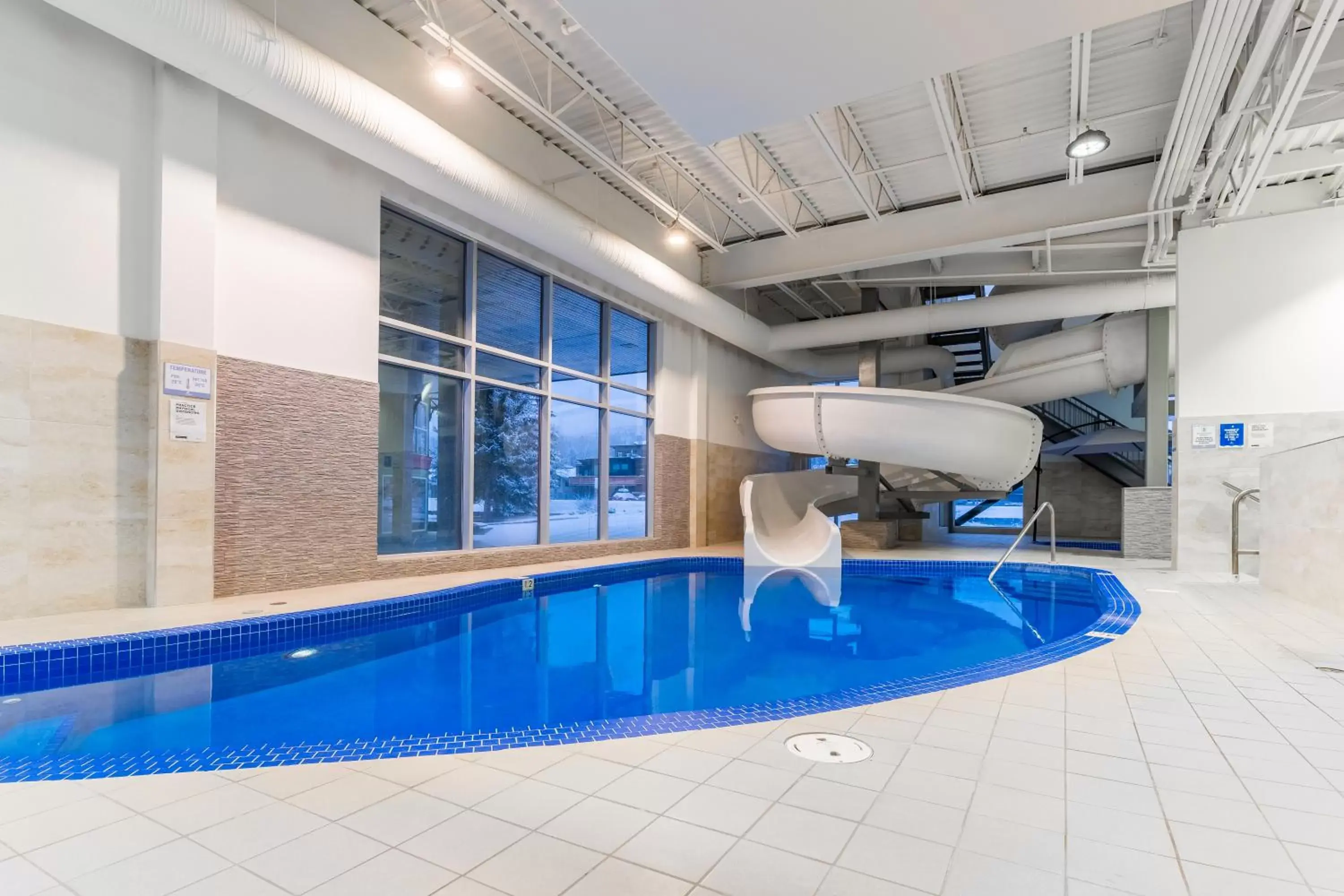 Aqua park, Swimming Pool in Canmore Inn & Suites