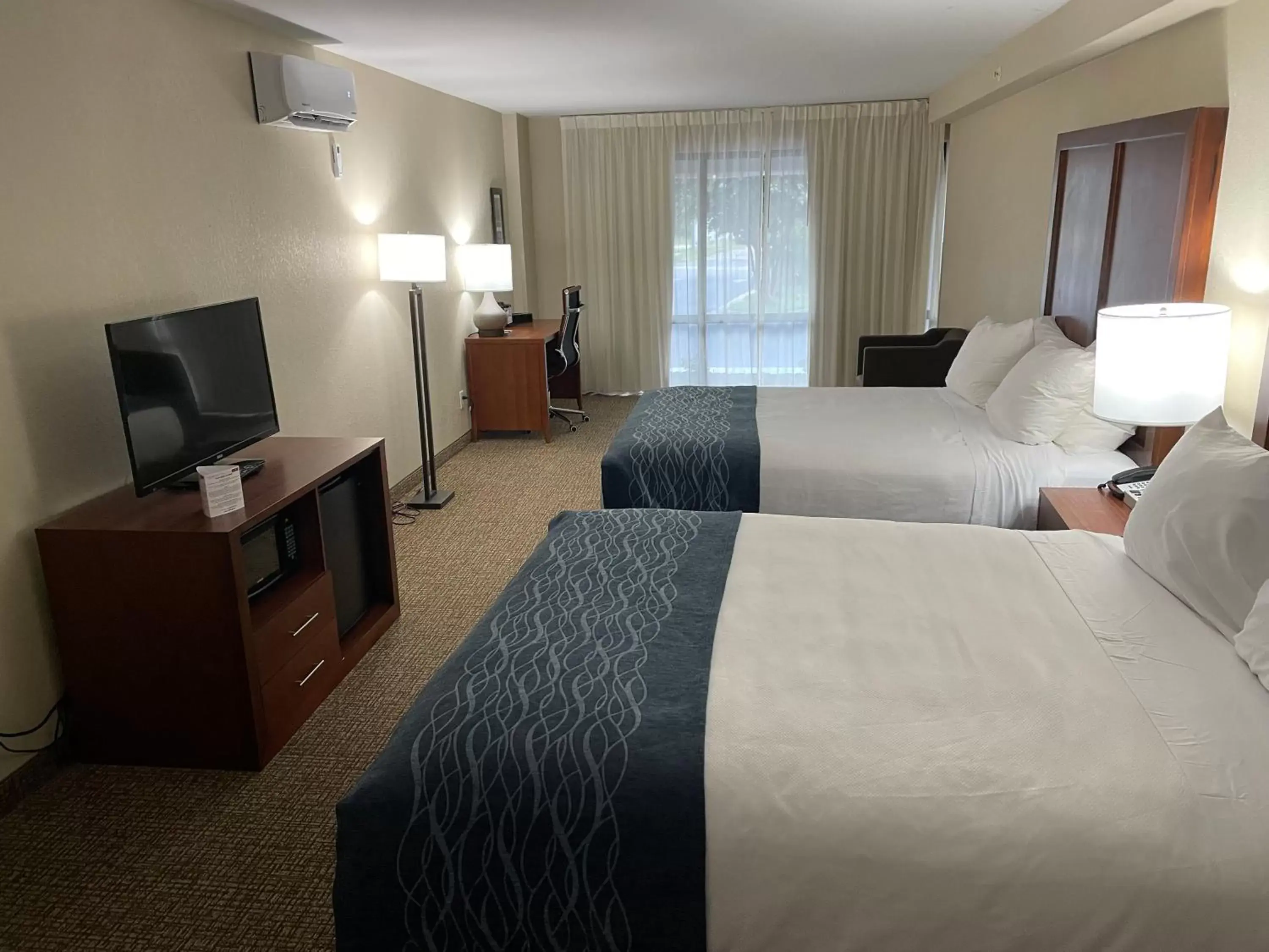 Bedroom, Bed in Comfort Inn & Suites Spring Lake - Fayetteville Near Fort Liberty