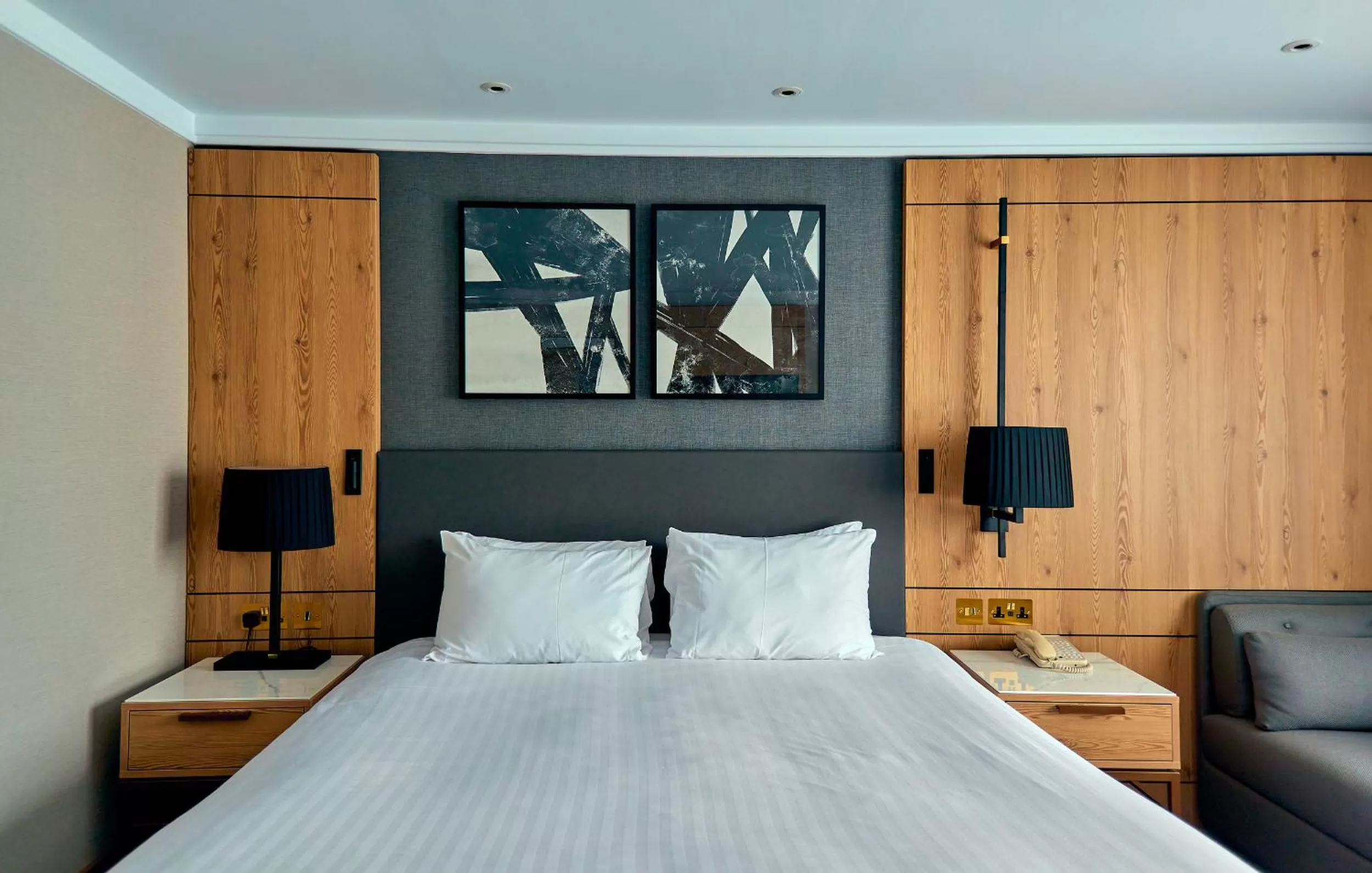 Photo of the whole room, Bed in Crowne Plaza Marlow by IHG