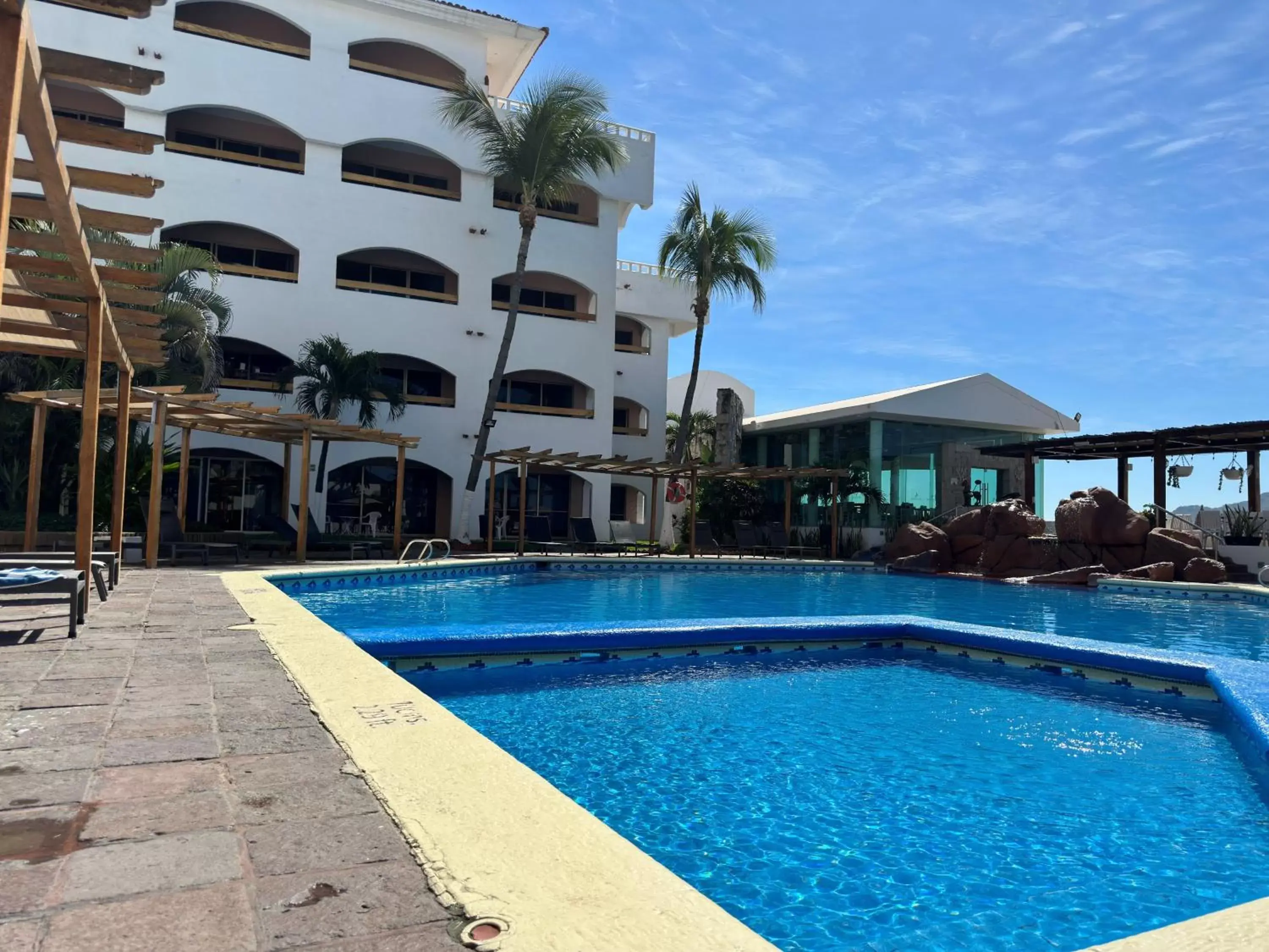 Property building, Swimming Pool in Hotel Quijote Inn