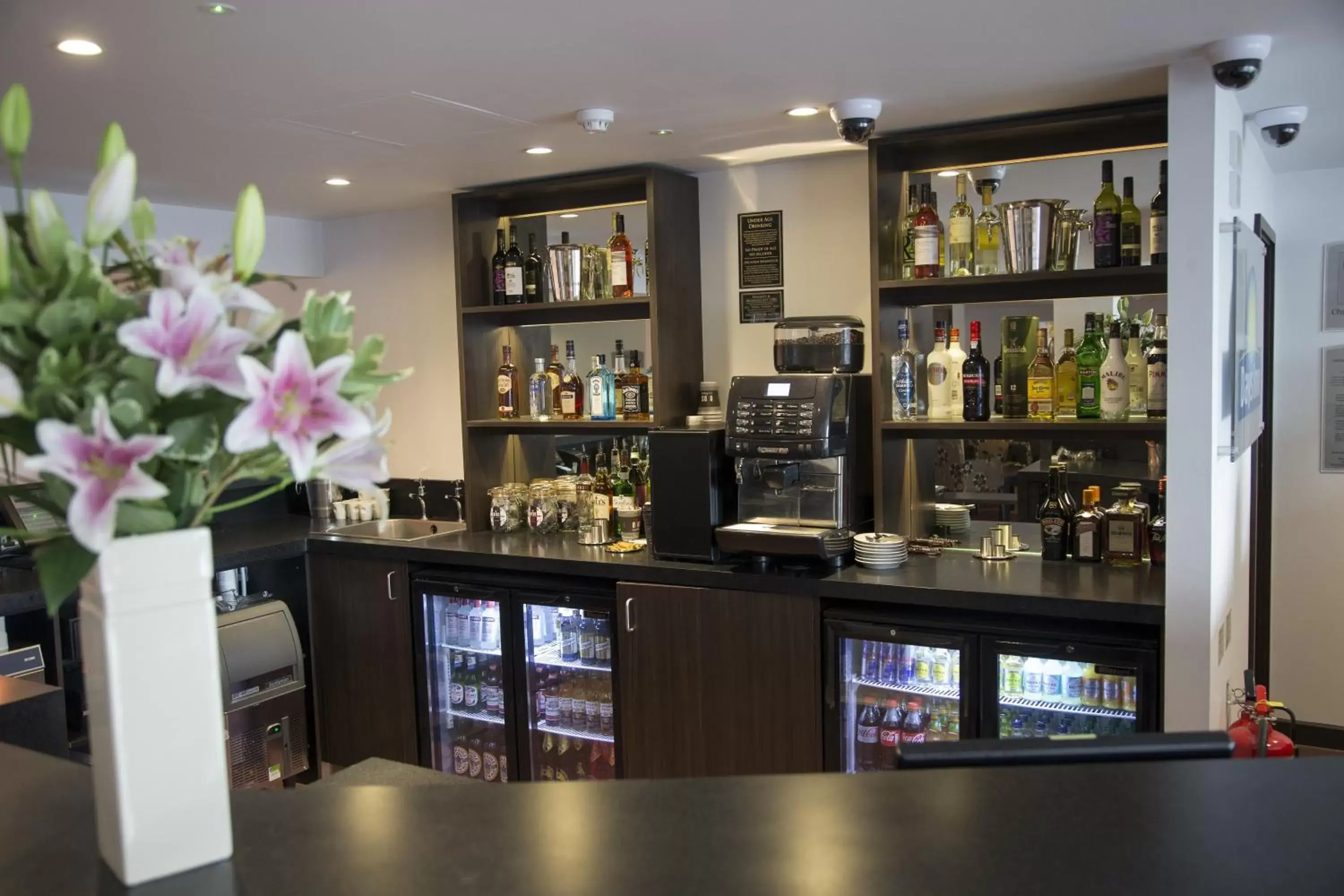 Lounge or bar, Lounge/Bar in Ramada Milton Keynes