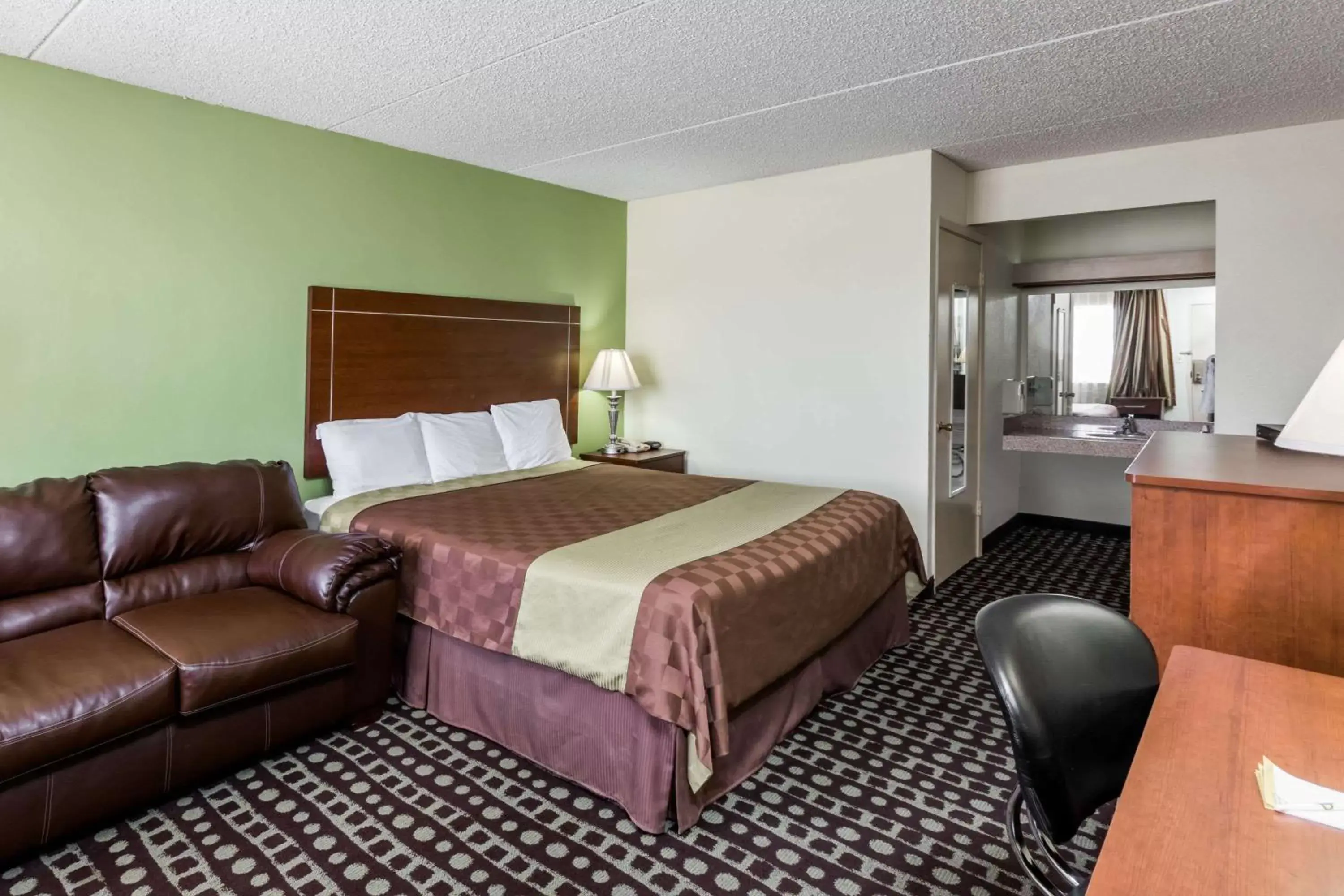 Photo of the whole room in Days Inn by Wyndham Midland