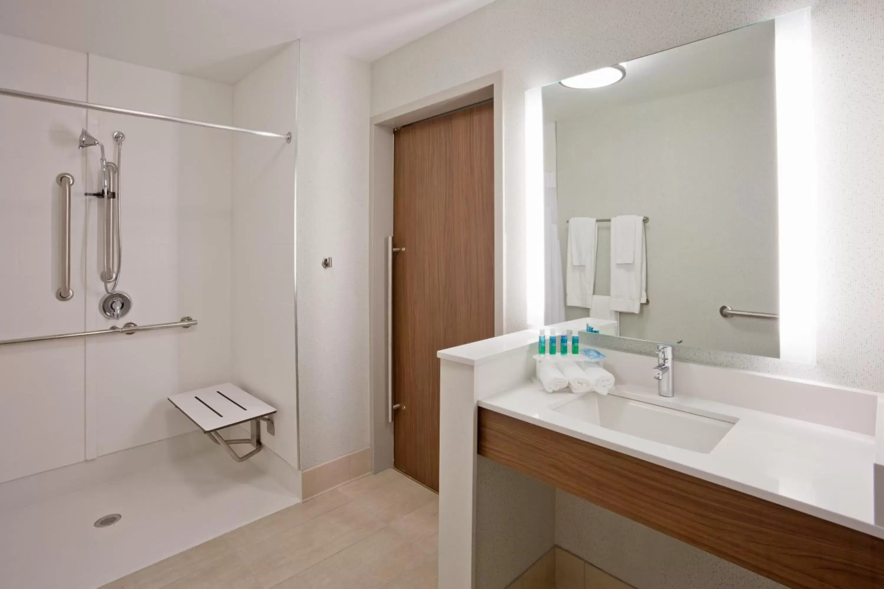 Photo of the whole room, Bathroom in Holiday Inn Express and Suites Des Moines Downtown, an IHG Hotel