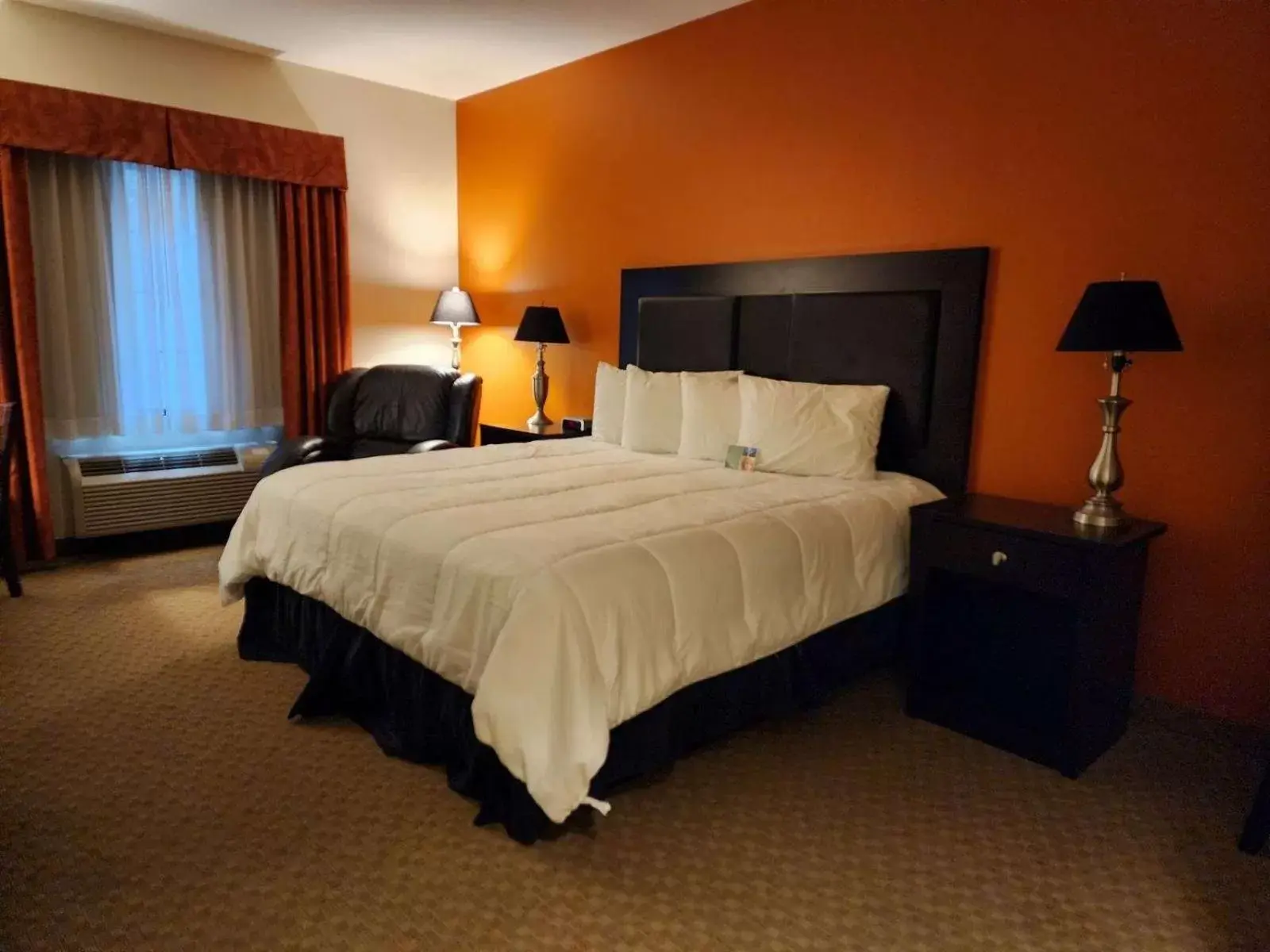 Bedroom, Bed in Grand Hotel