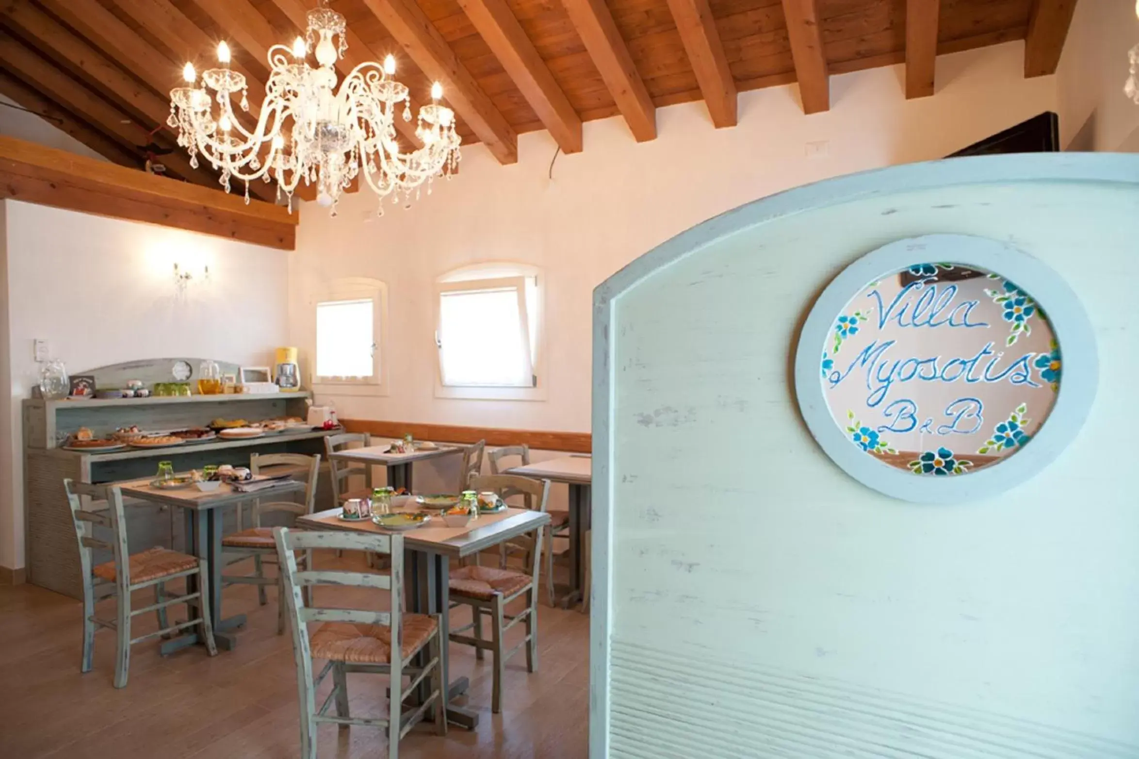 Communal lounge/ TV room, Restaurant/Places to Eat in Villa Myosotis