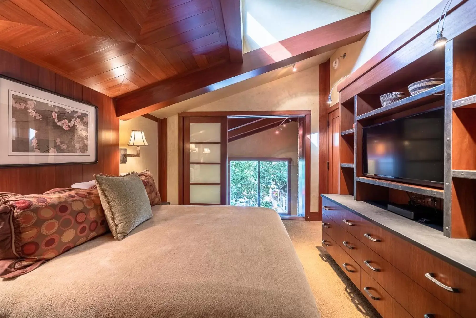 Bed in Lodge at Vail Condominiums