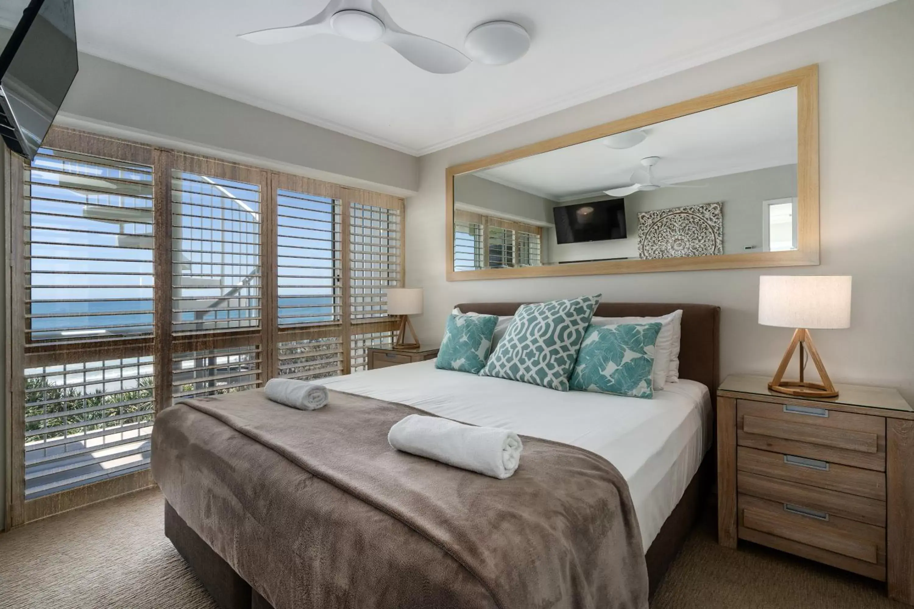 Bedroom, Bed in Rolling Surf Resort