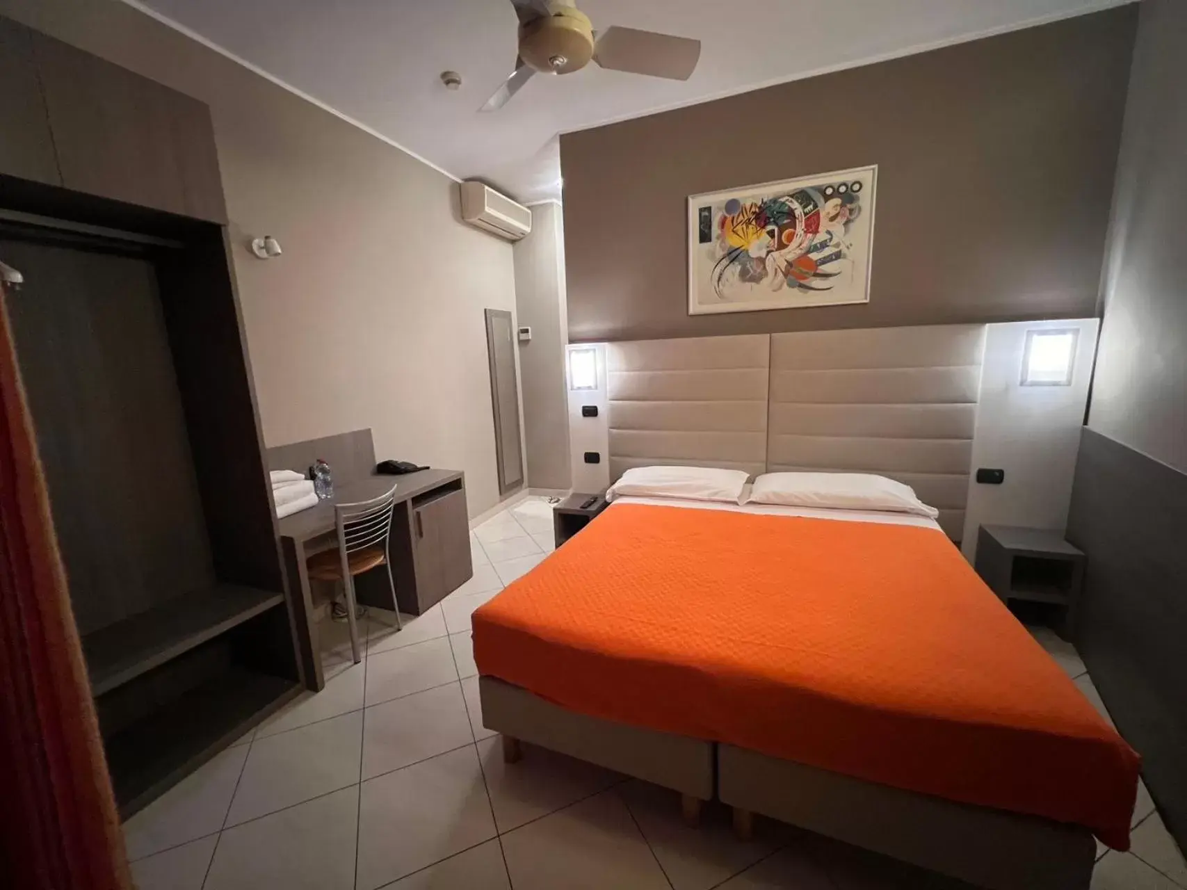 Bedroom, Bed in Hotel Parma