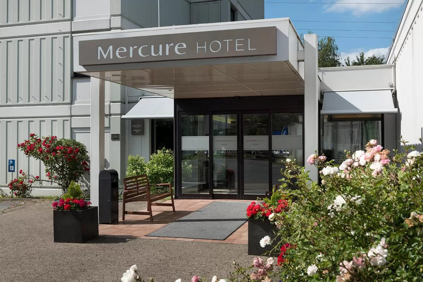 Facade/entrance in Mercure Hotel Düsseldorf Süd