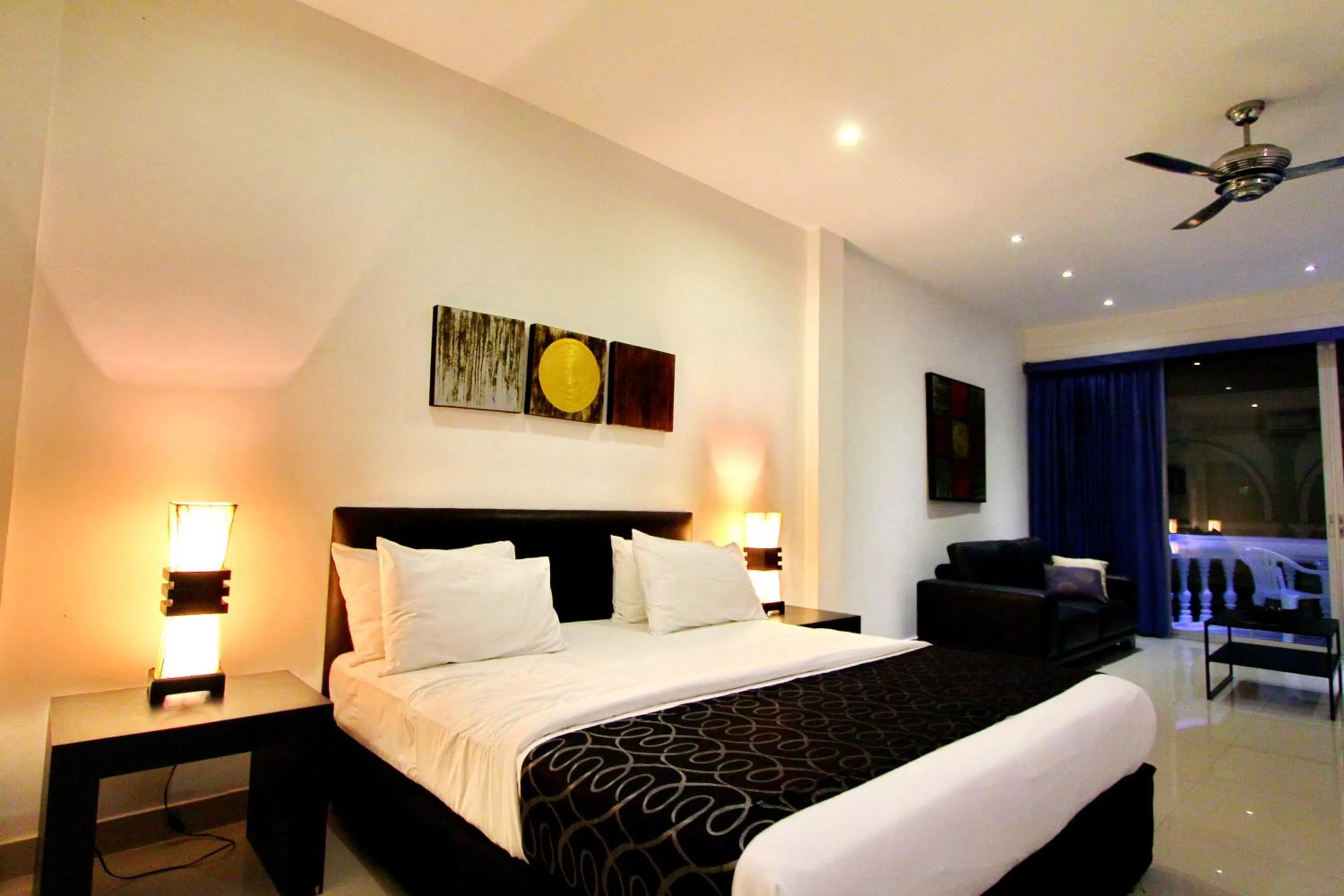 Photo of the whole room, Bed in East Suites