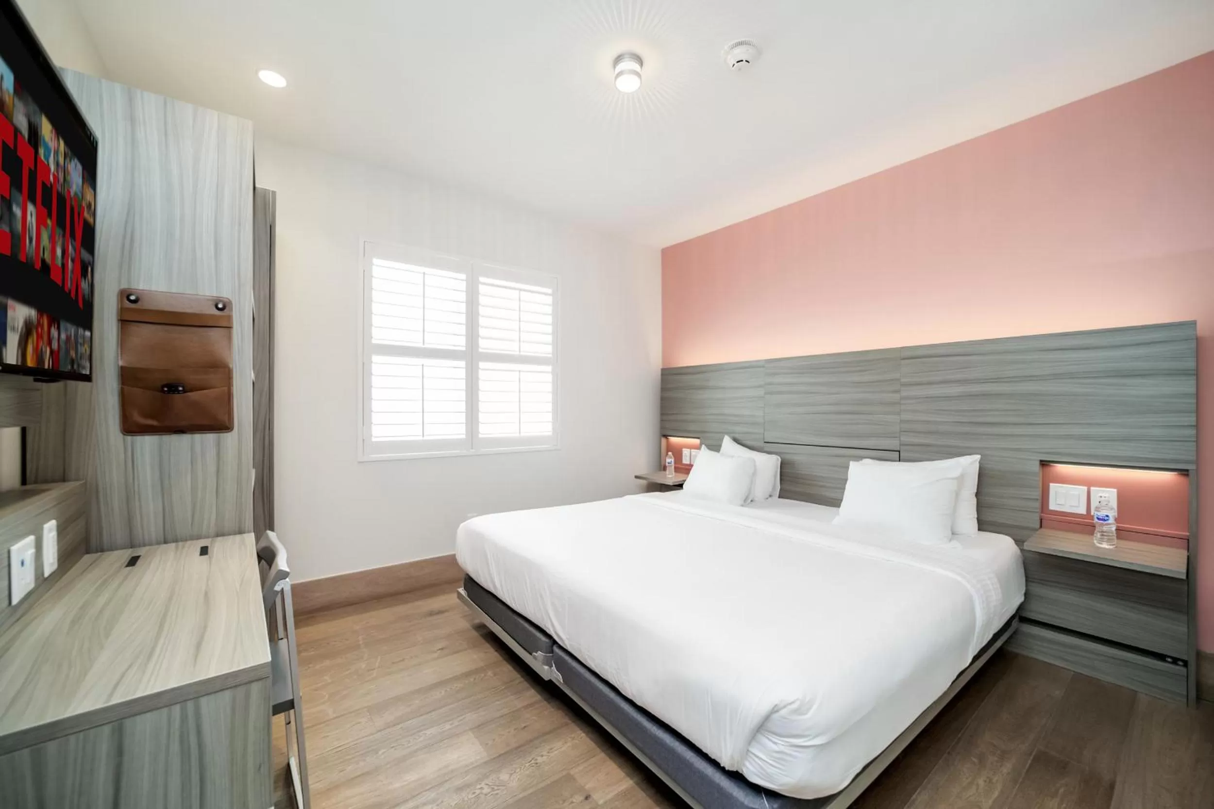 Photo of the whole room, Bed in The Julia Hotel