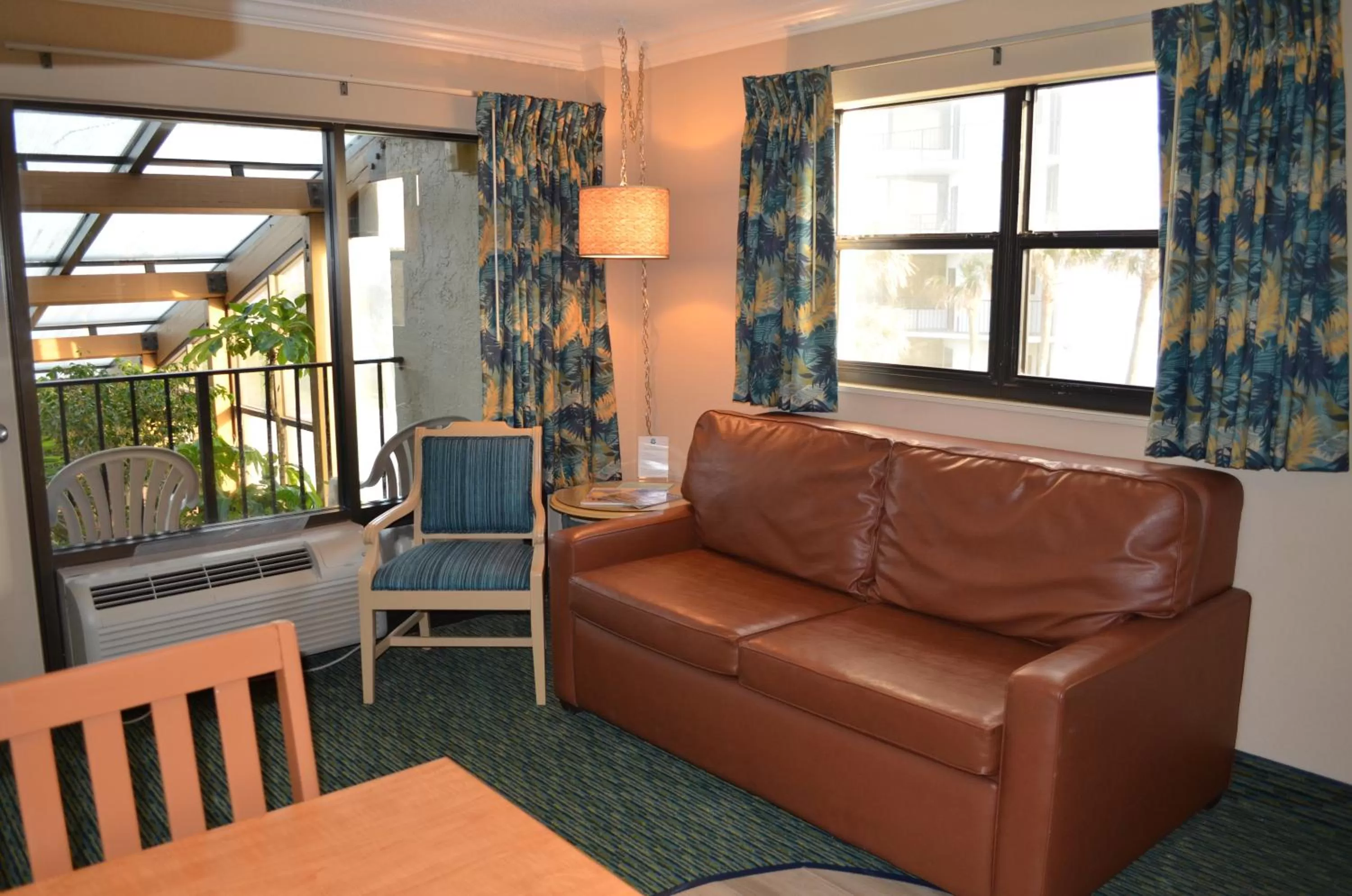 Living room in Sun Viking Lodge - Daytona Beach