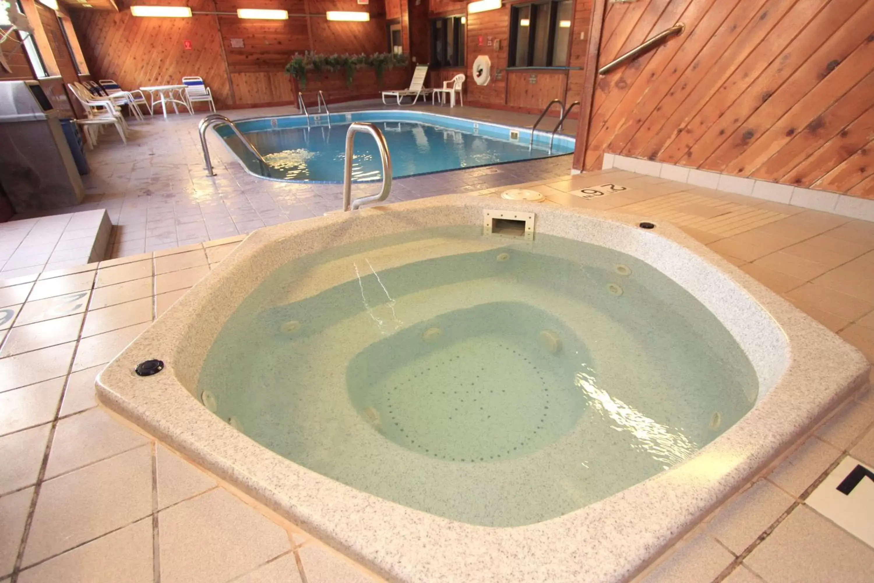 Hot Tub, Swimming Pool in Days Inn by Wyndham Columbia Mall