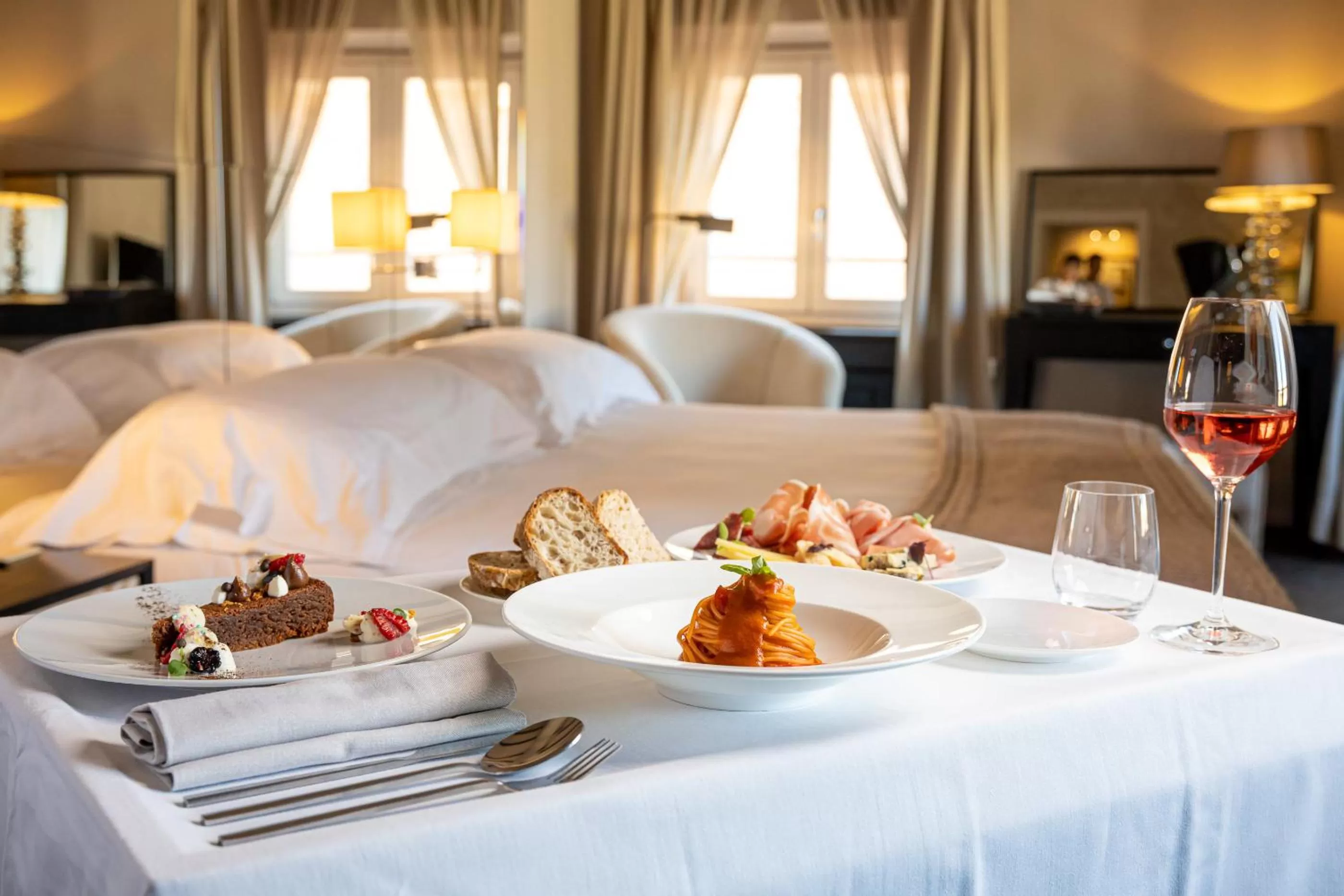 Food and drinks, Bed in DOM Hotel Roma - Preferred Hotels & Resorts