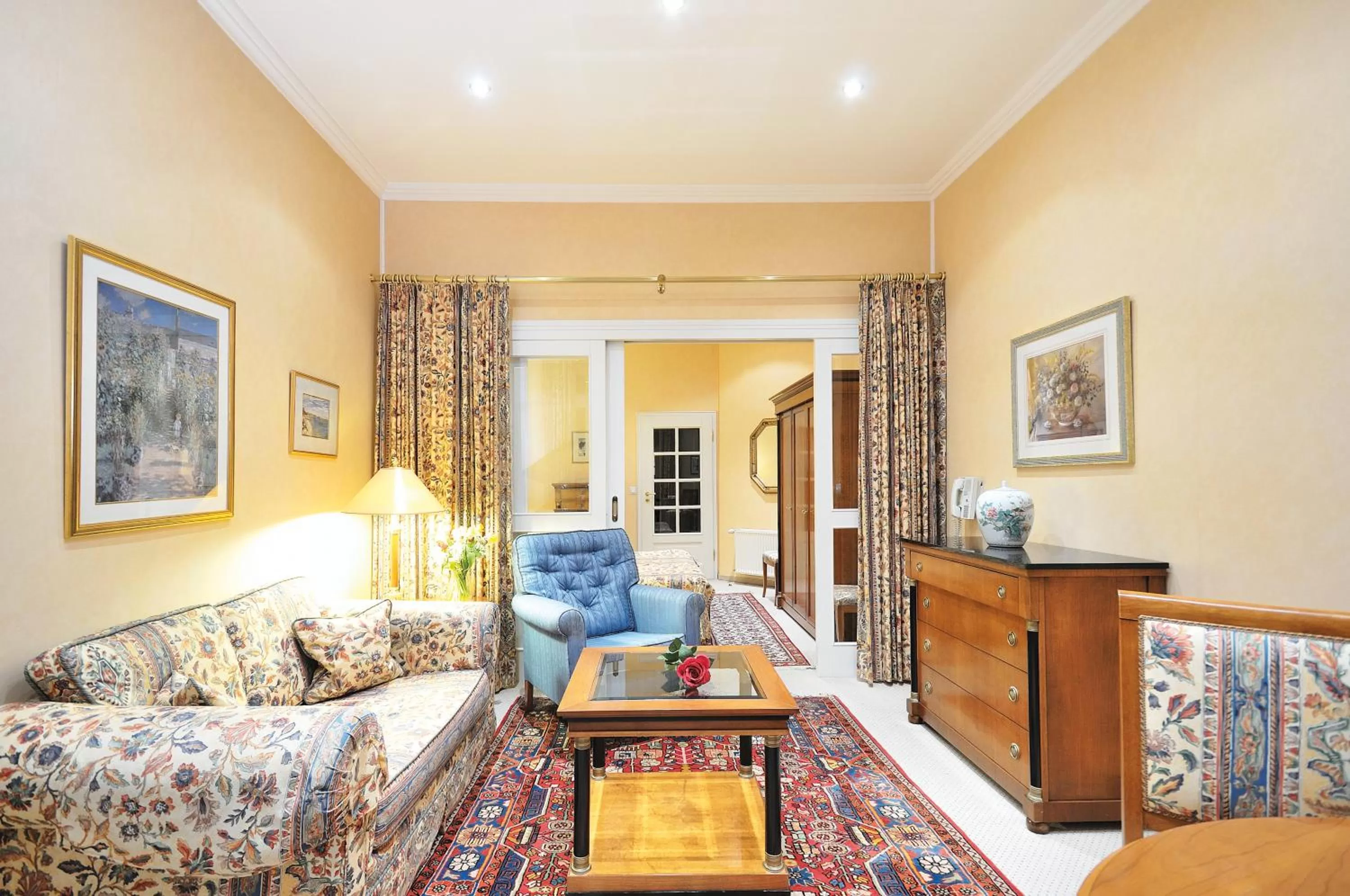 Photo of the whole room in Hotel Residenz am Rosengarten