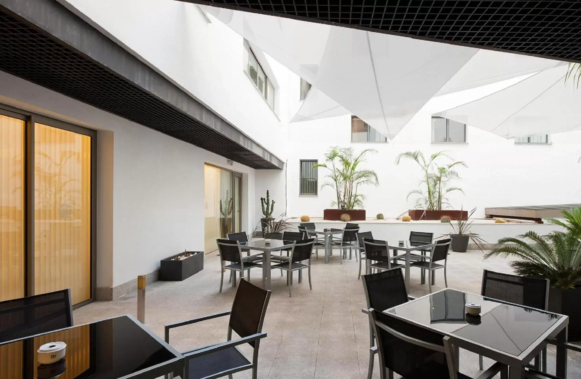 Restaurant/Places to Eat in Mercure Algeciras