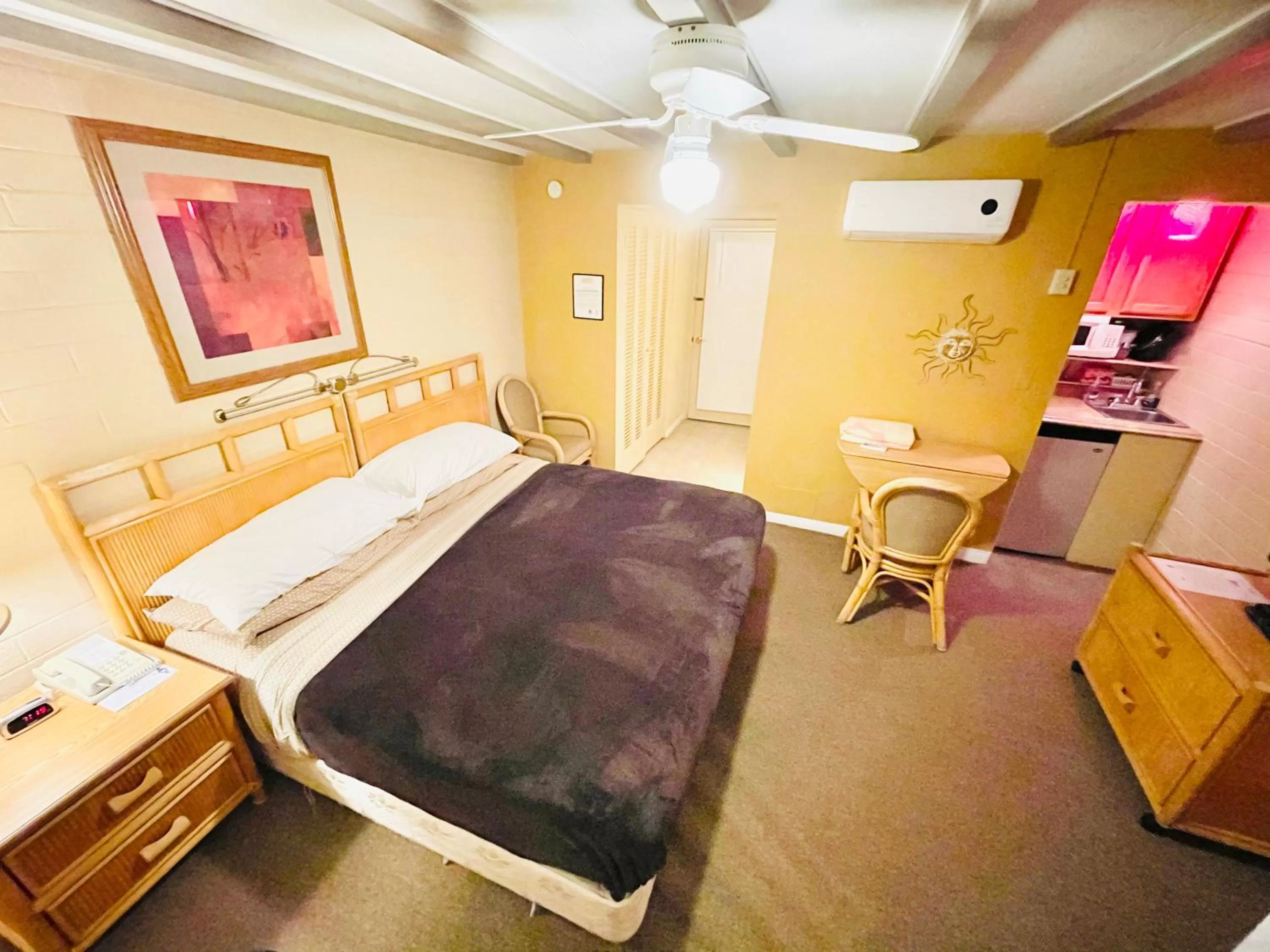 Photo of the whole room, Bed in A PLACE IN THE SUN Hotel - ADULTS ONLY Big Units, 24h Heated Pool & Spa in 1 Acre Park Prime Location, DOG Friendly, TOP Midcentury Modern Boutique Hotel