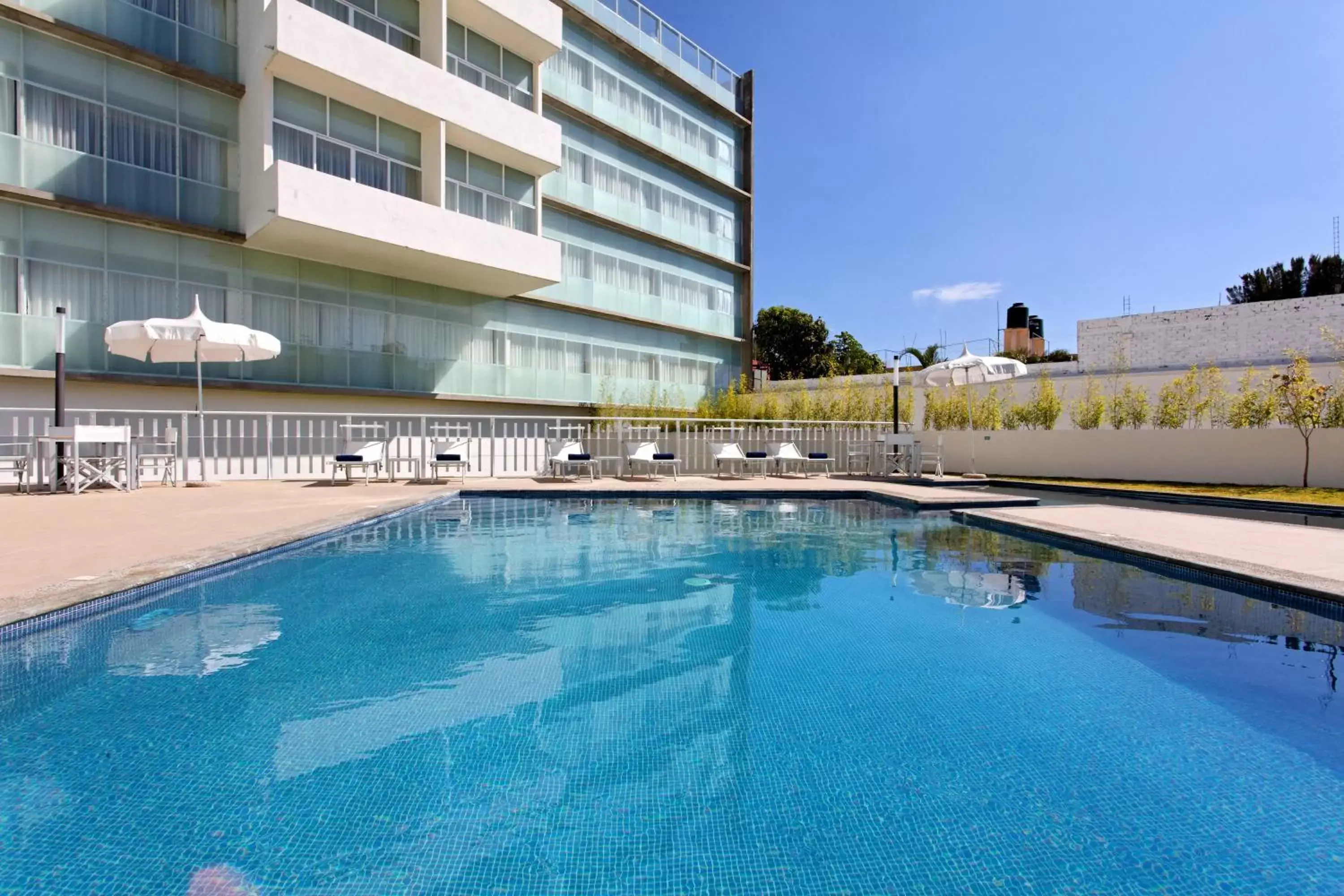 Swimming Pool in Holiday Inn Express Guadalajara Expo, an IHG Hotel