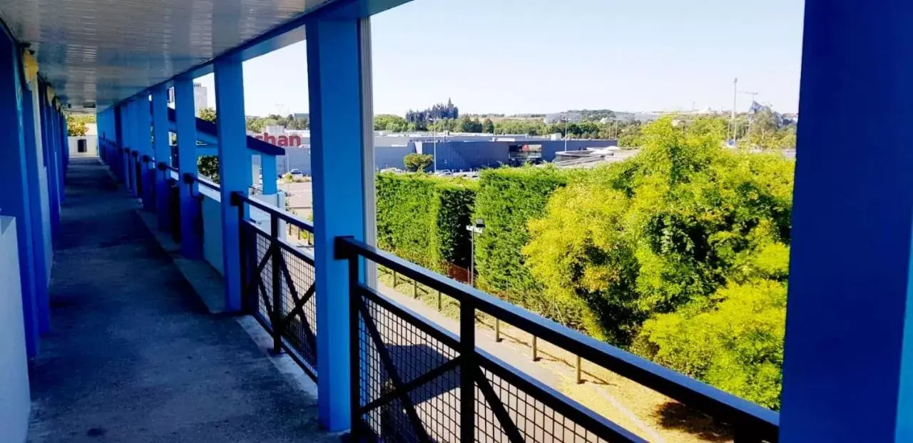 Balcony/Terrace in Kyriad Direct Poitiers - Gare du Futuroscope