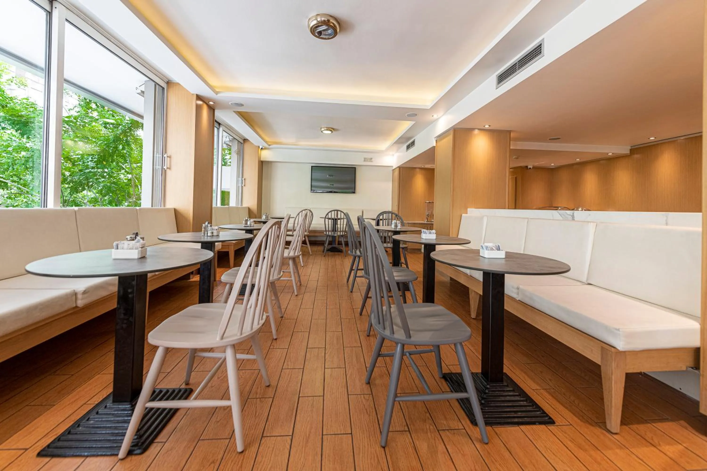 Breakfast in Parnon Hotel