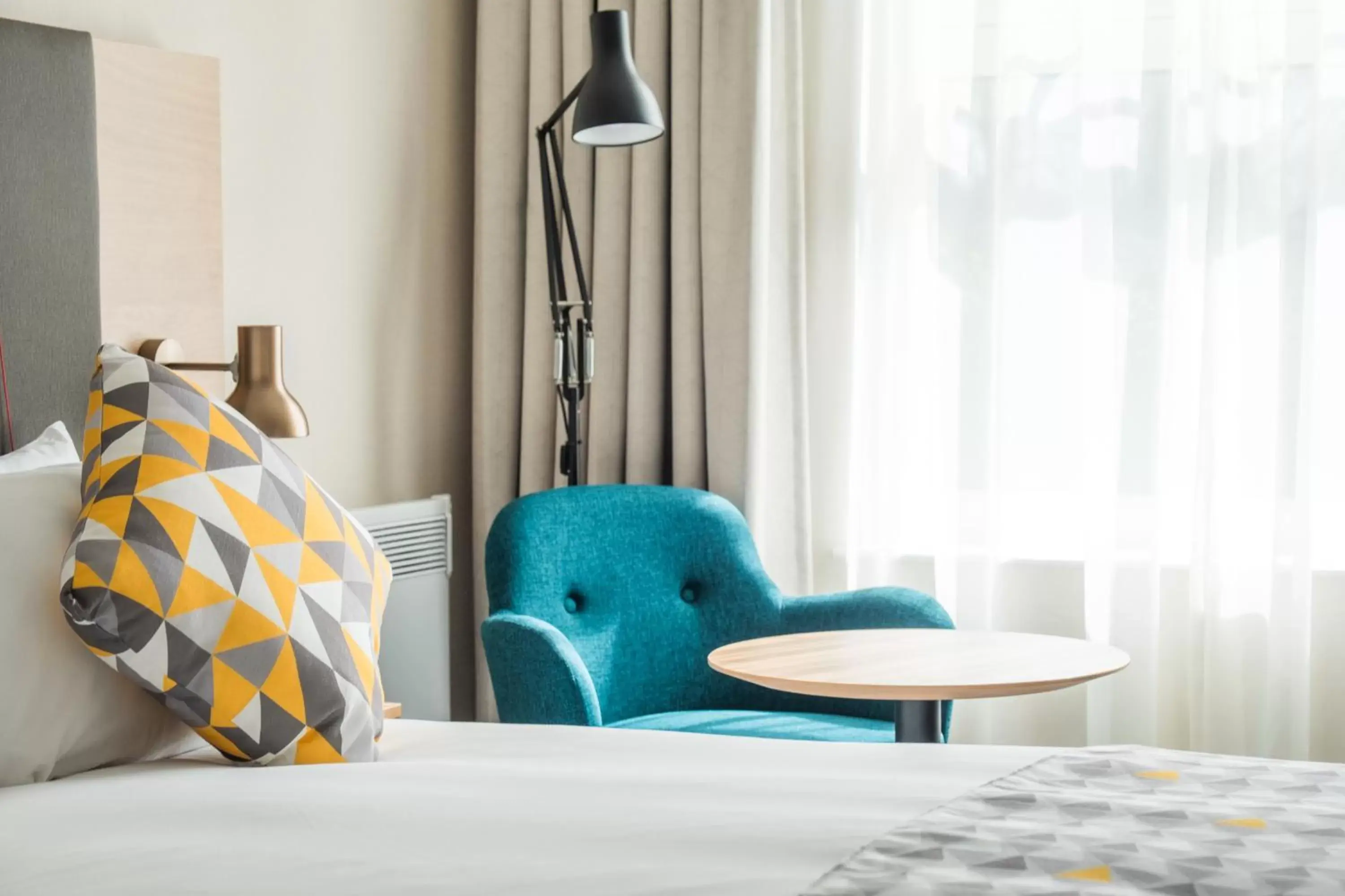 Bedroom, Seating Area in Holiday Inn Farnborough, an IHG Hotel