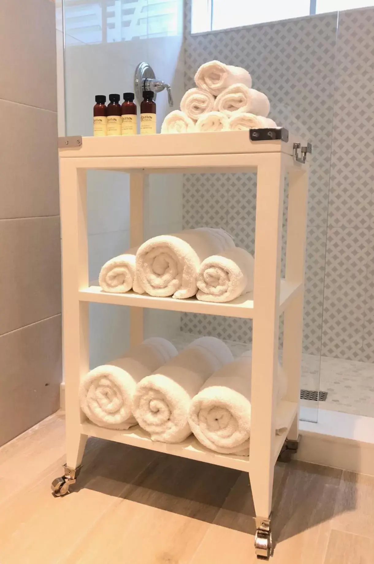 Shower in Henrosa Hotel