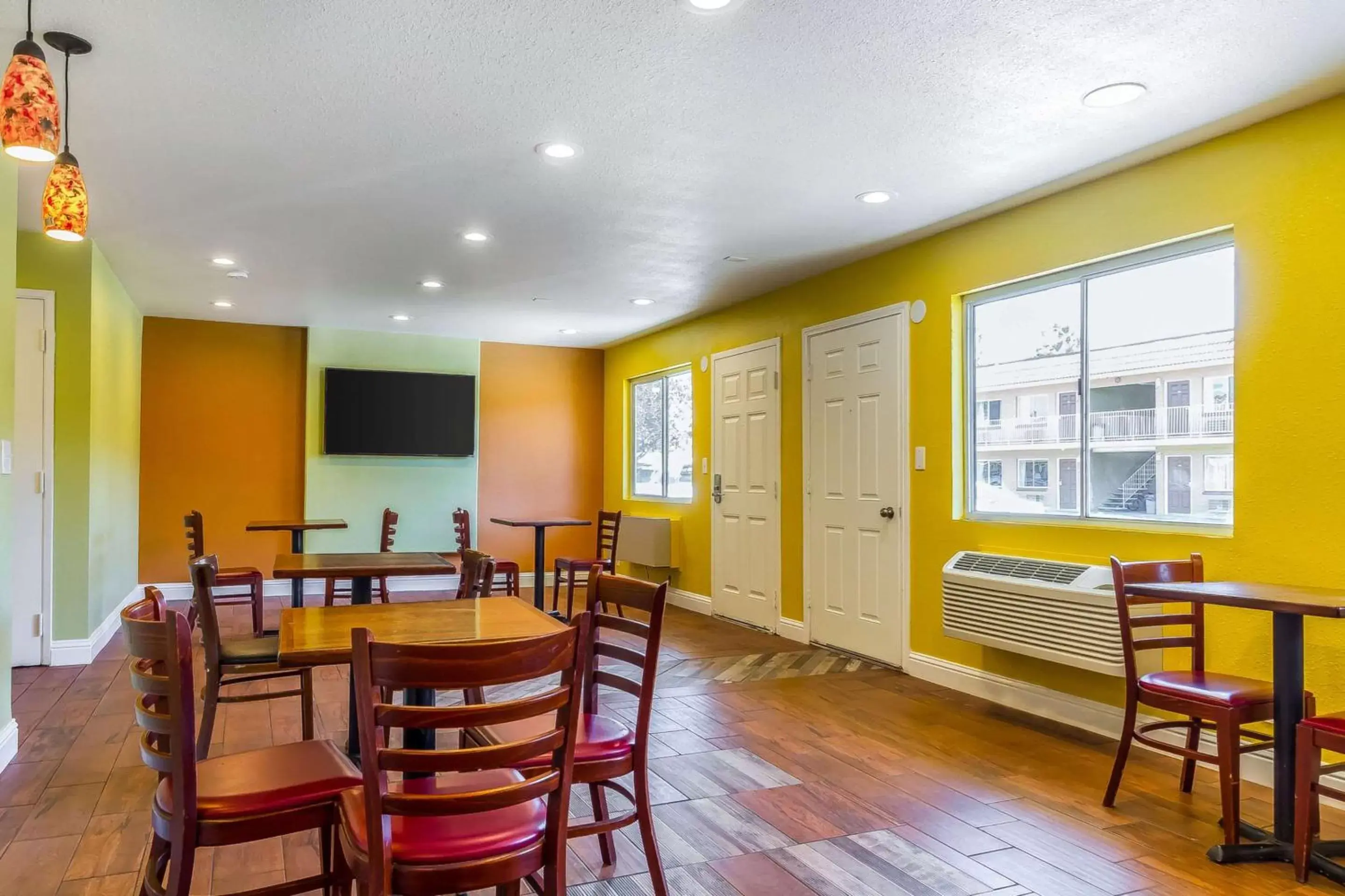 Restaurant/places to eat, Dining Area in Rodeway Inn - Rohnert Park