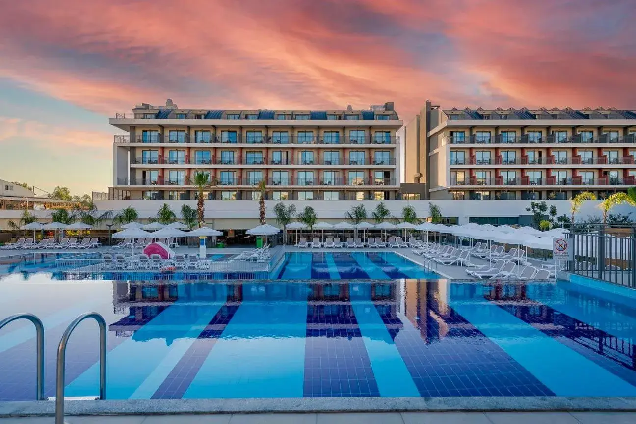 Pool view, Swimming Pool in Belek Beach Resort Hotel