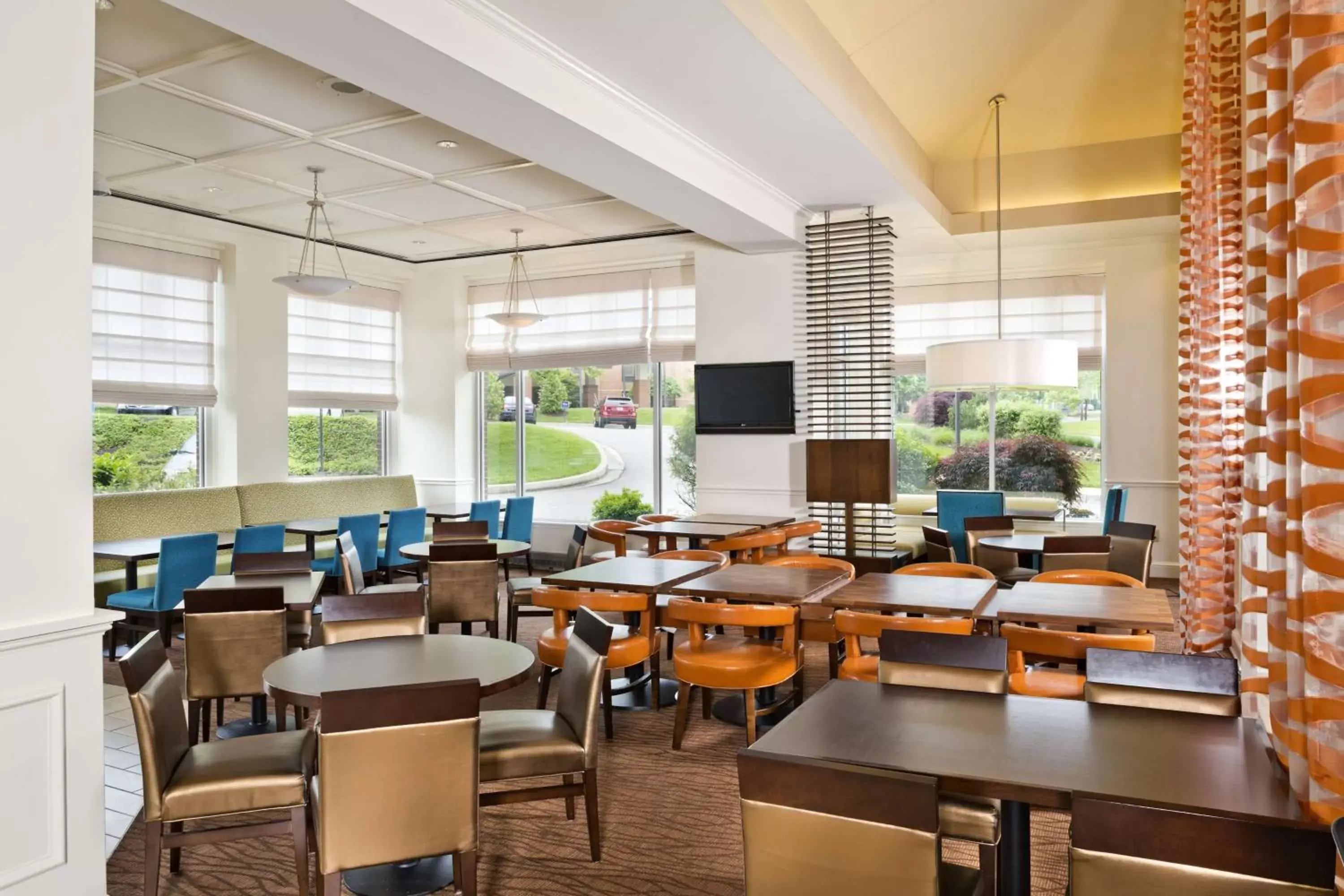 Restaurant/Places to Eat in Hilton Garden Inn White Marsh