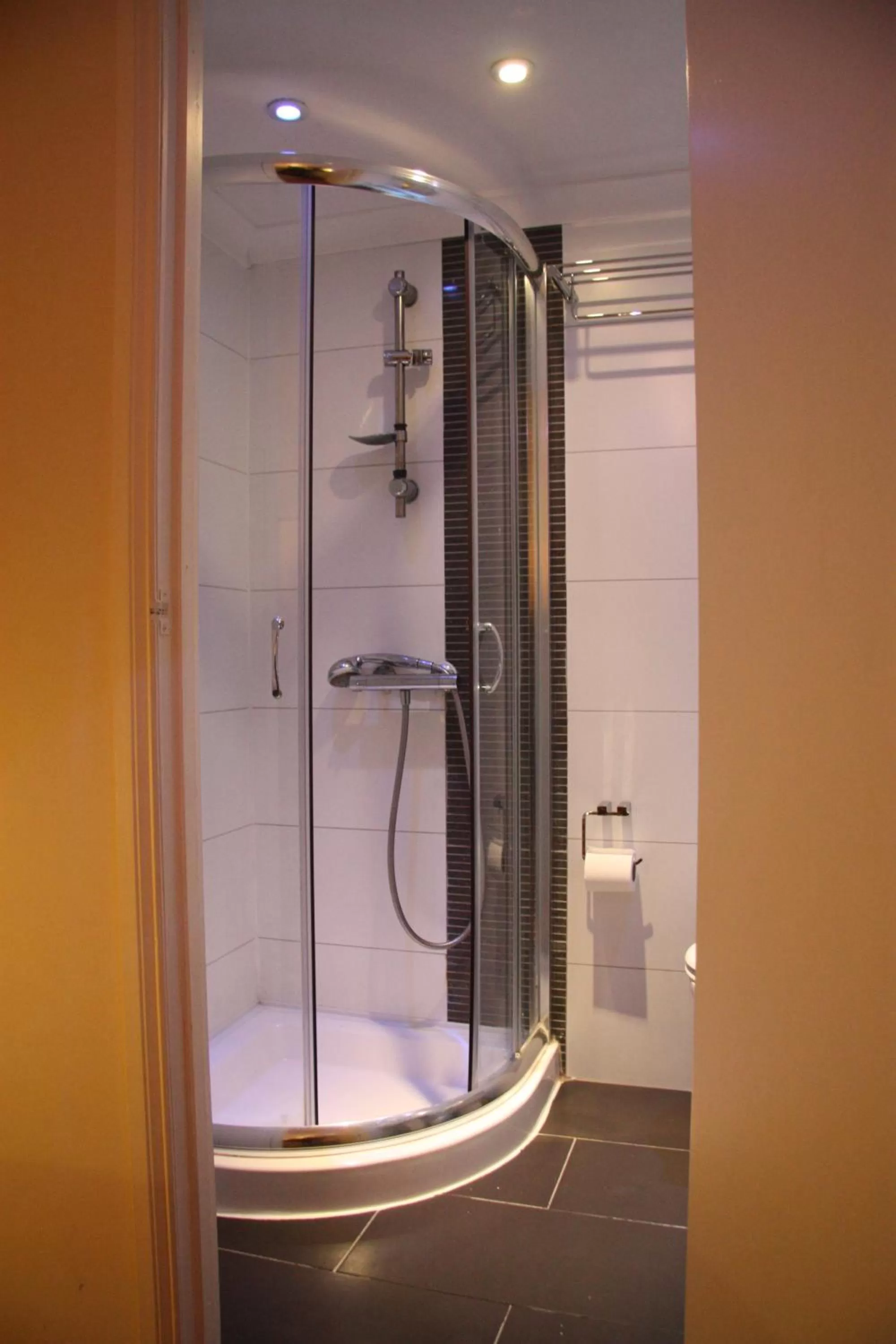 Bathroom in Admiral Hotel at Park Avenue