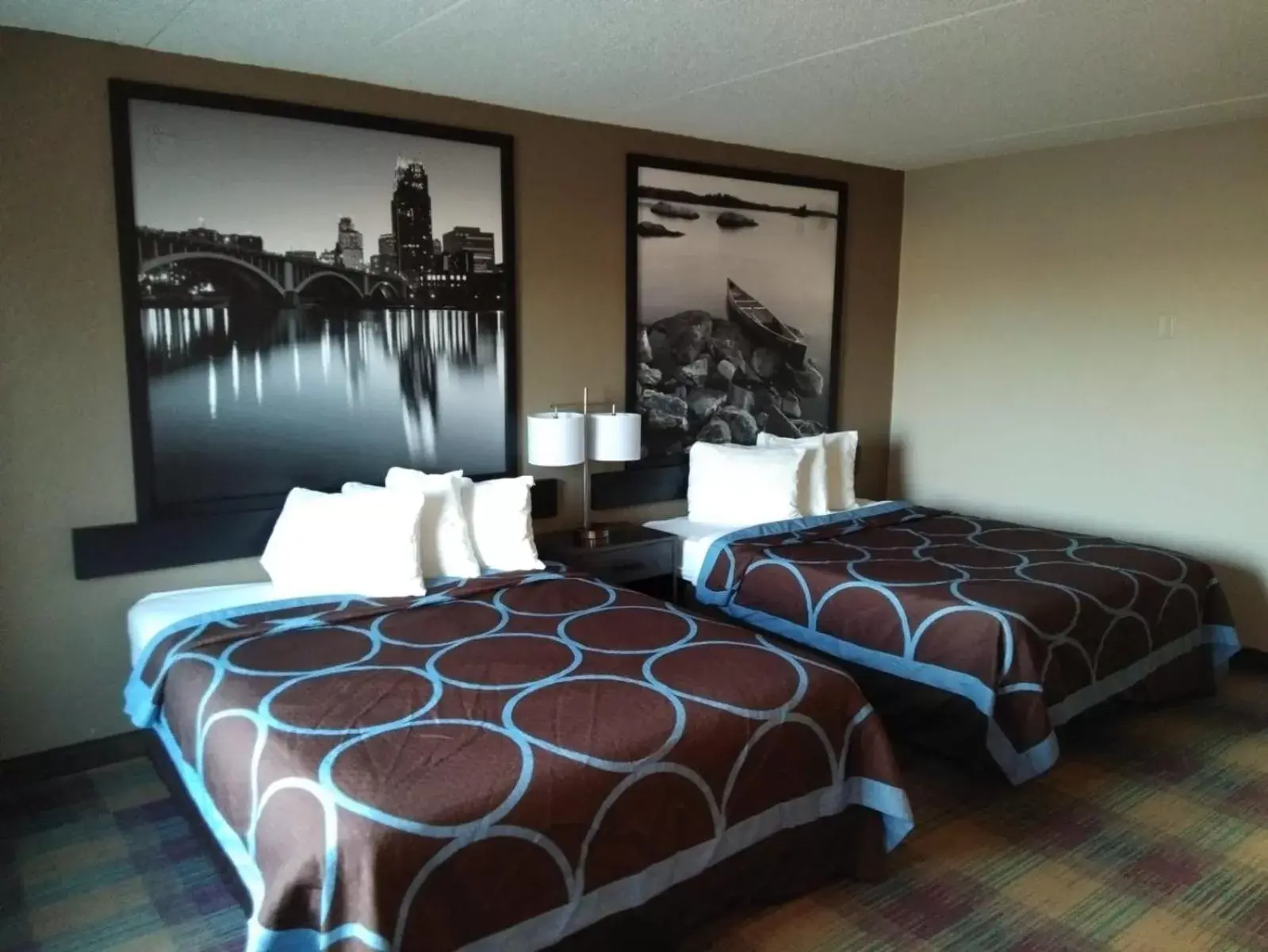 Bed in Super 8 by Wyndham Glenwood