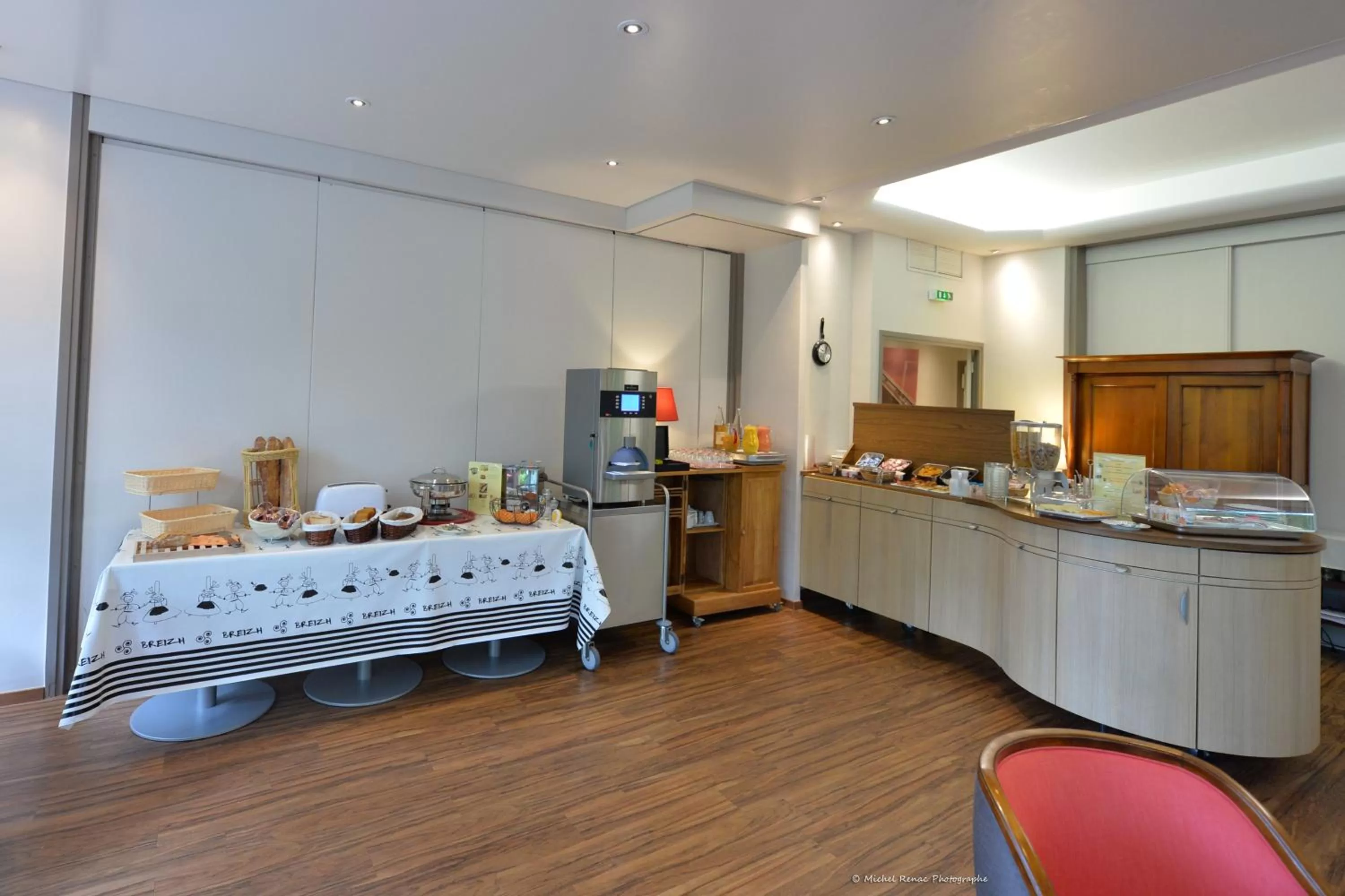 Breakfast in Best Western Auray le Loch