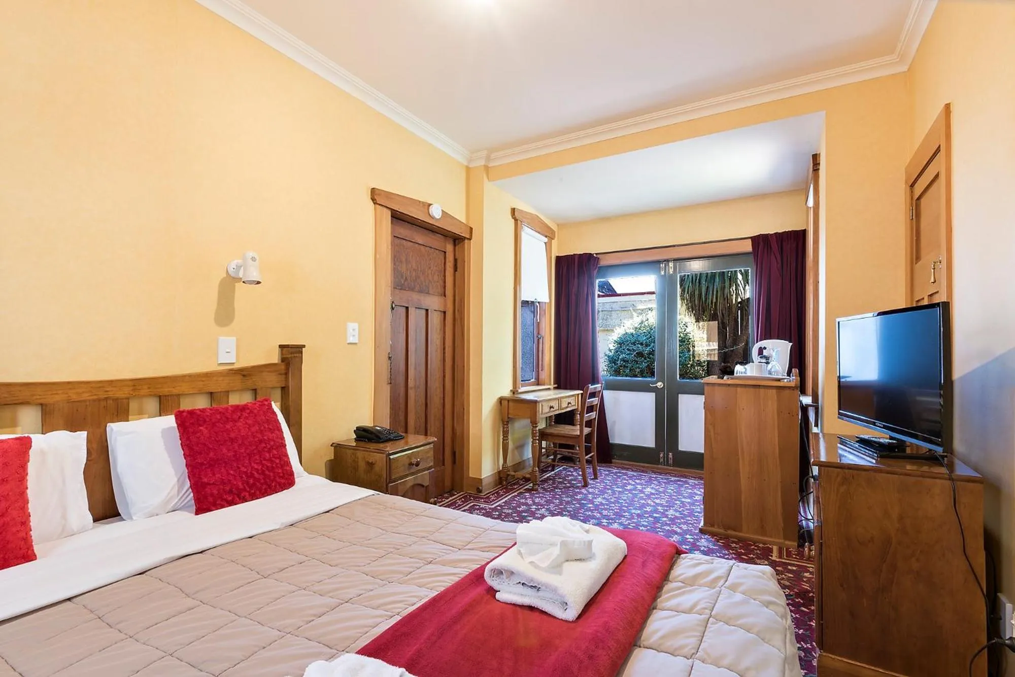 TV and multimedia, Bed in Halswell Lodge