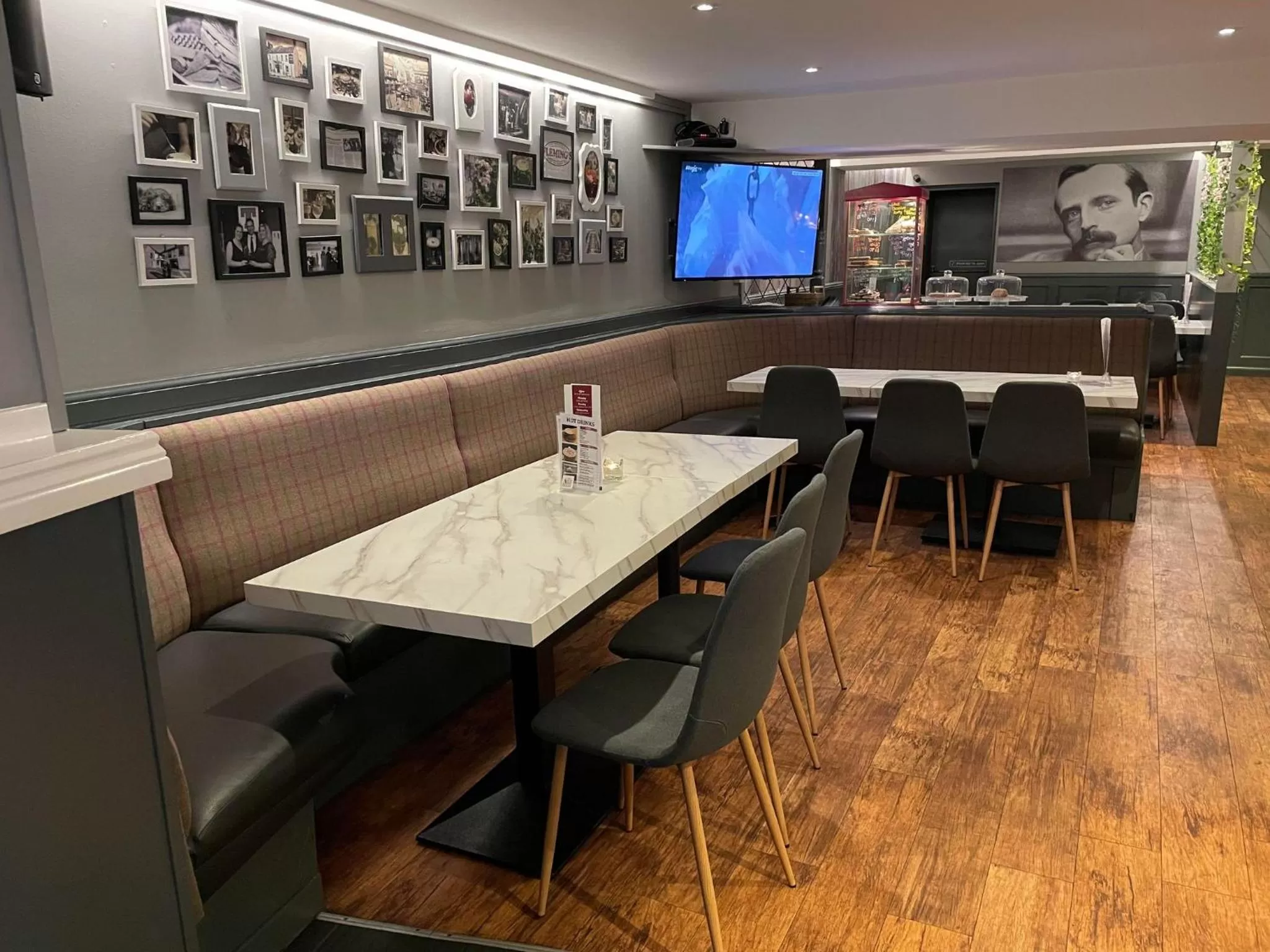 Restaurant/places to eat in Airlie Arms Hotel