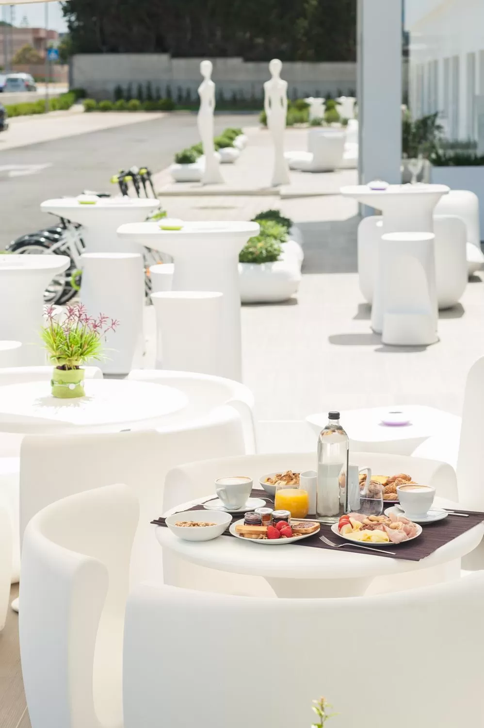 Property building in 8Piuhotel