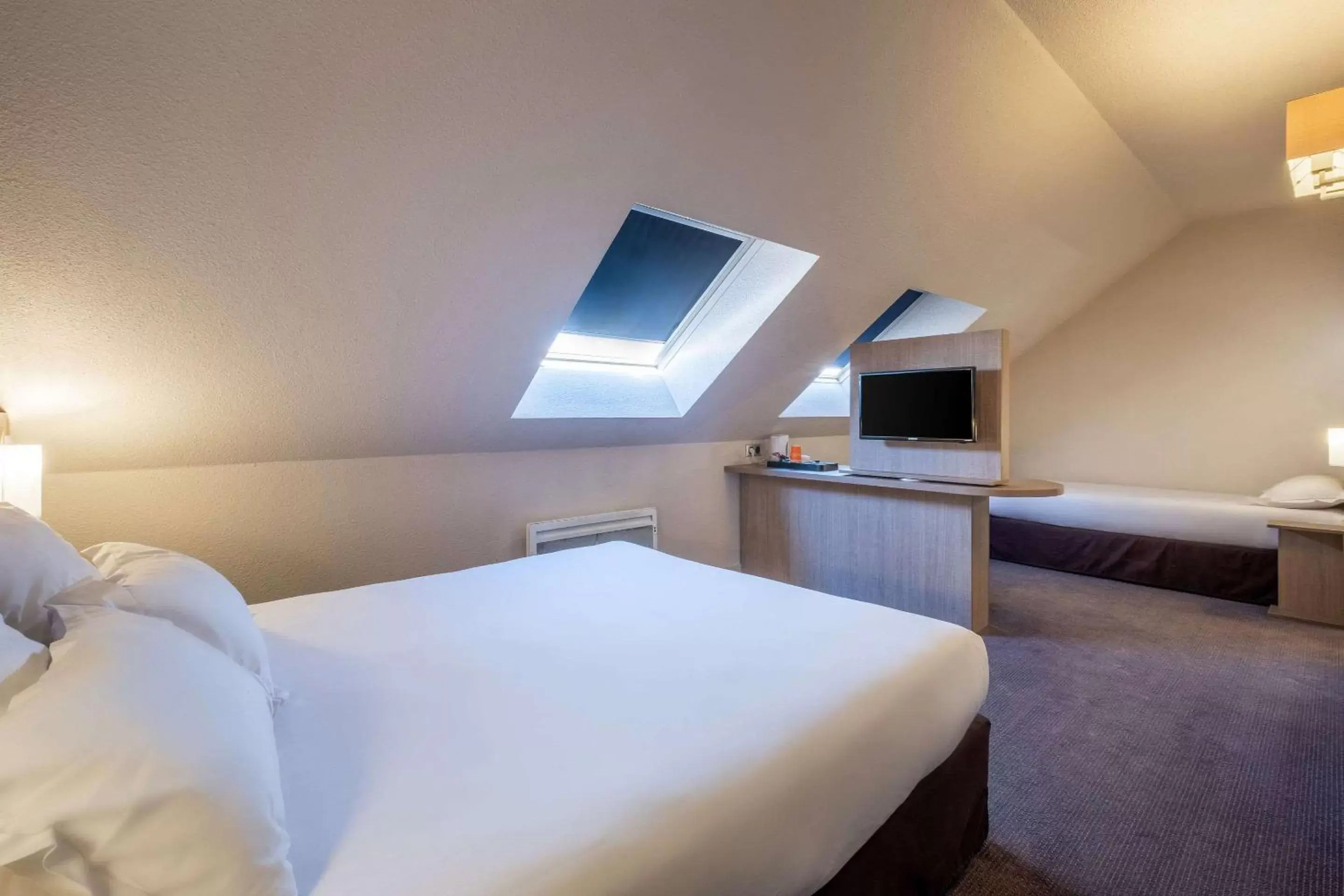 Photo of the whole room, Bed in Comfort Hotel Linas - Montlhery