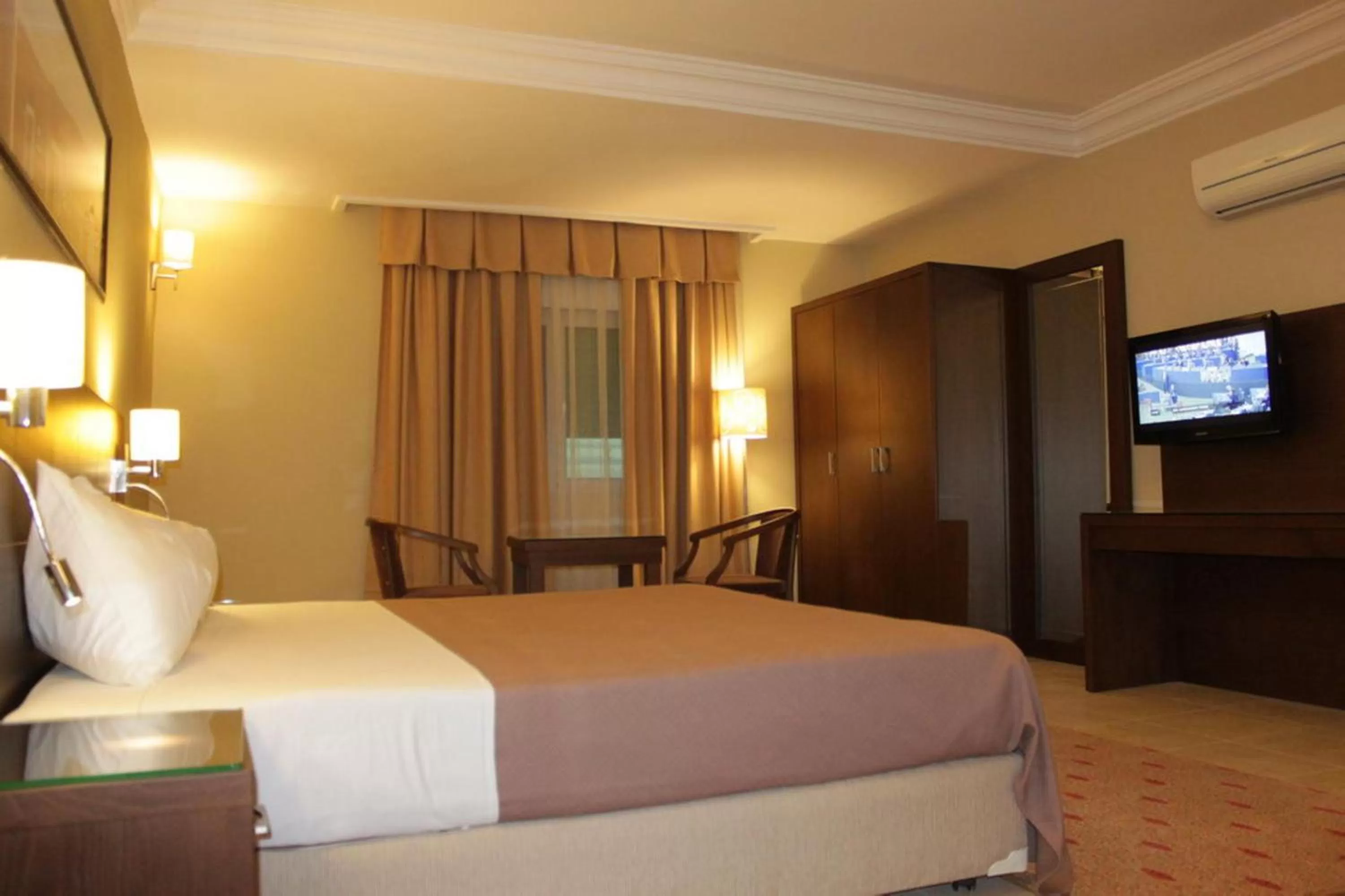 Photo of the whole room, Bed in Hotel Mauricenter Nouakchott