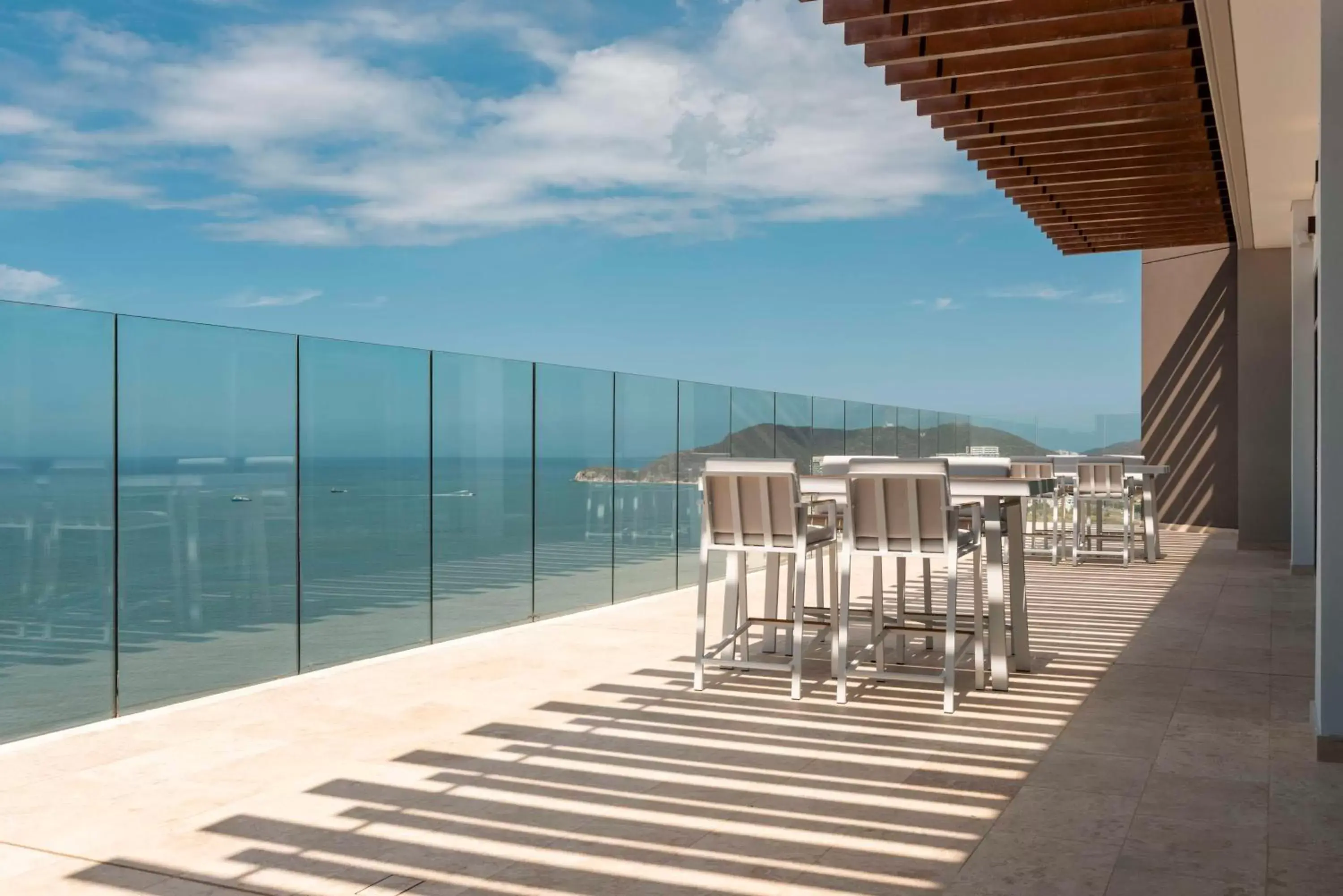 Restaurant/places to eat, Balcony/Terrace in Hilton Santa Marta