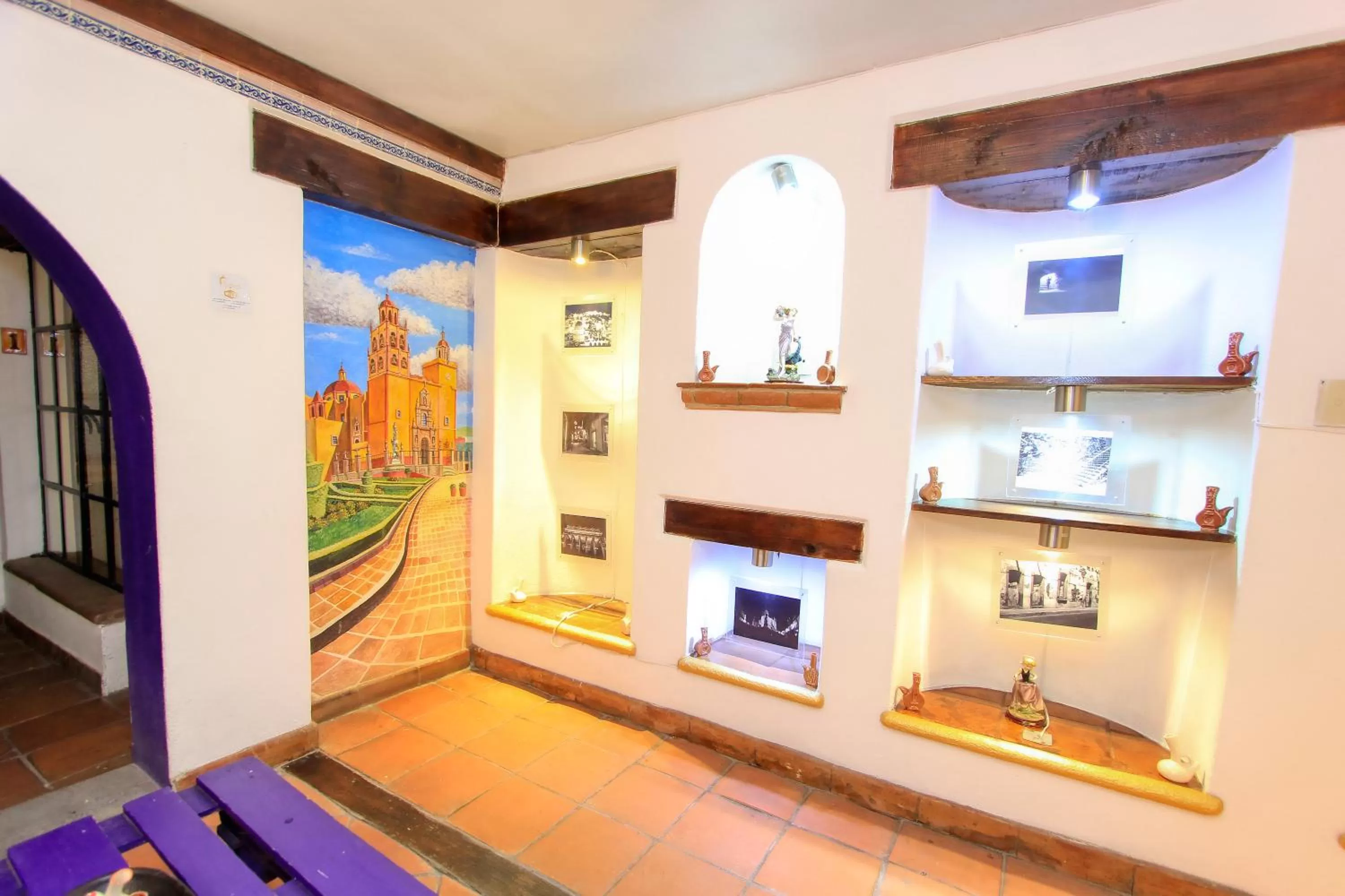 Communal lounge/ TV room in Hotel Real Guanajuato