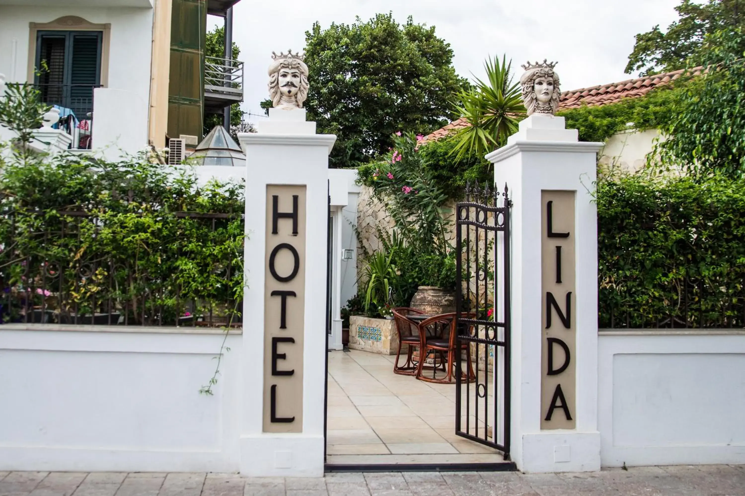 Facade/entrance in Hotel & Apartments Villa Linda