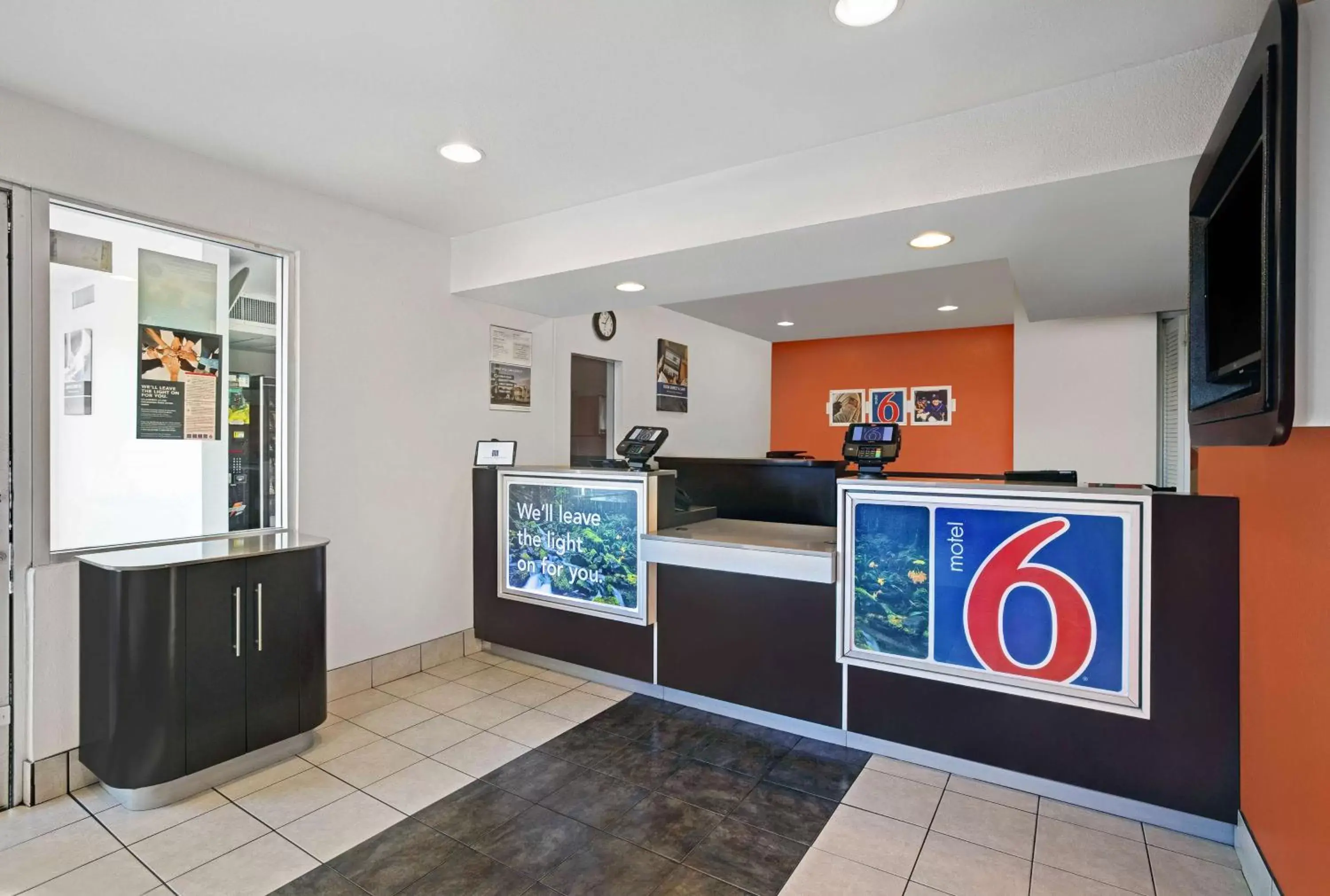 Lobby or reception, Lobby/Reception in Motel 6-Troutdale, OR - Portland East