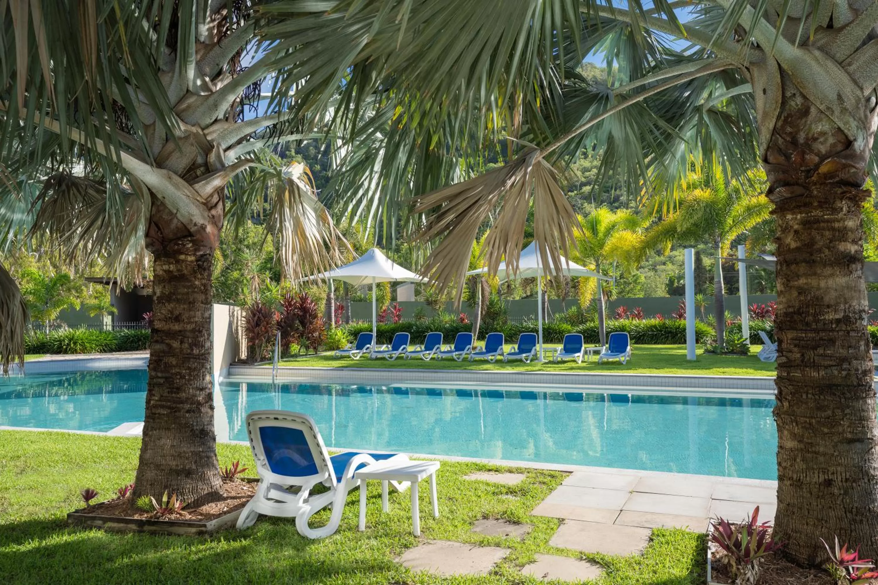 Swimming pool in Peppers Blue on Blue