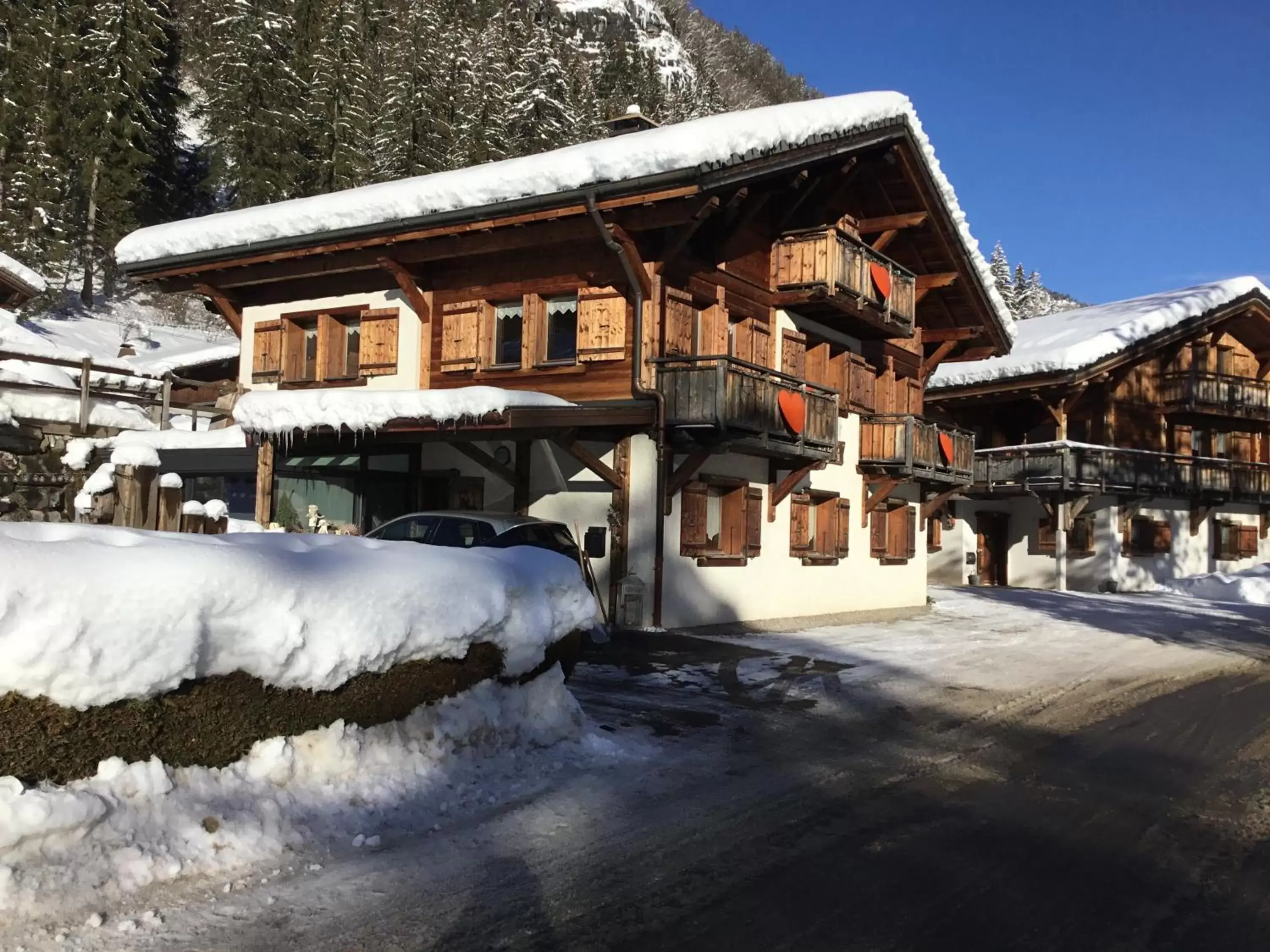 Winter in Bed and Breakfast Chalet Manava