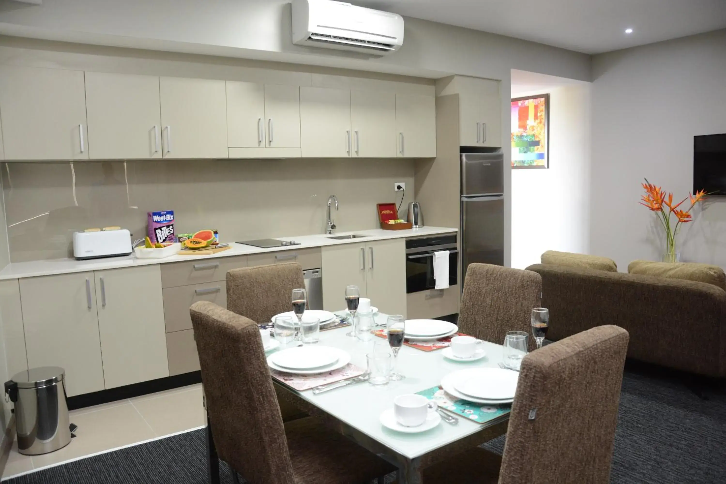 Kitchen or kitchenette, Dining Area in Ratsun Nadi Airport Apartment Hotel