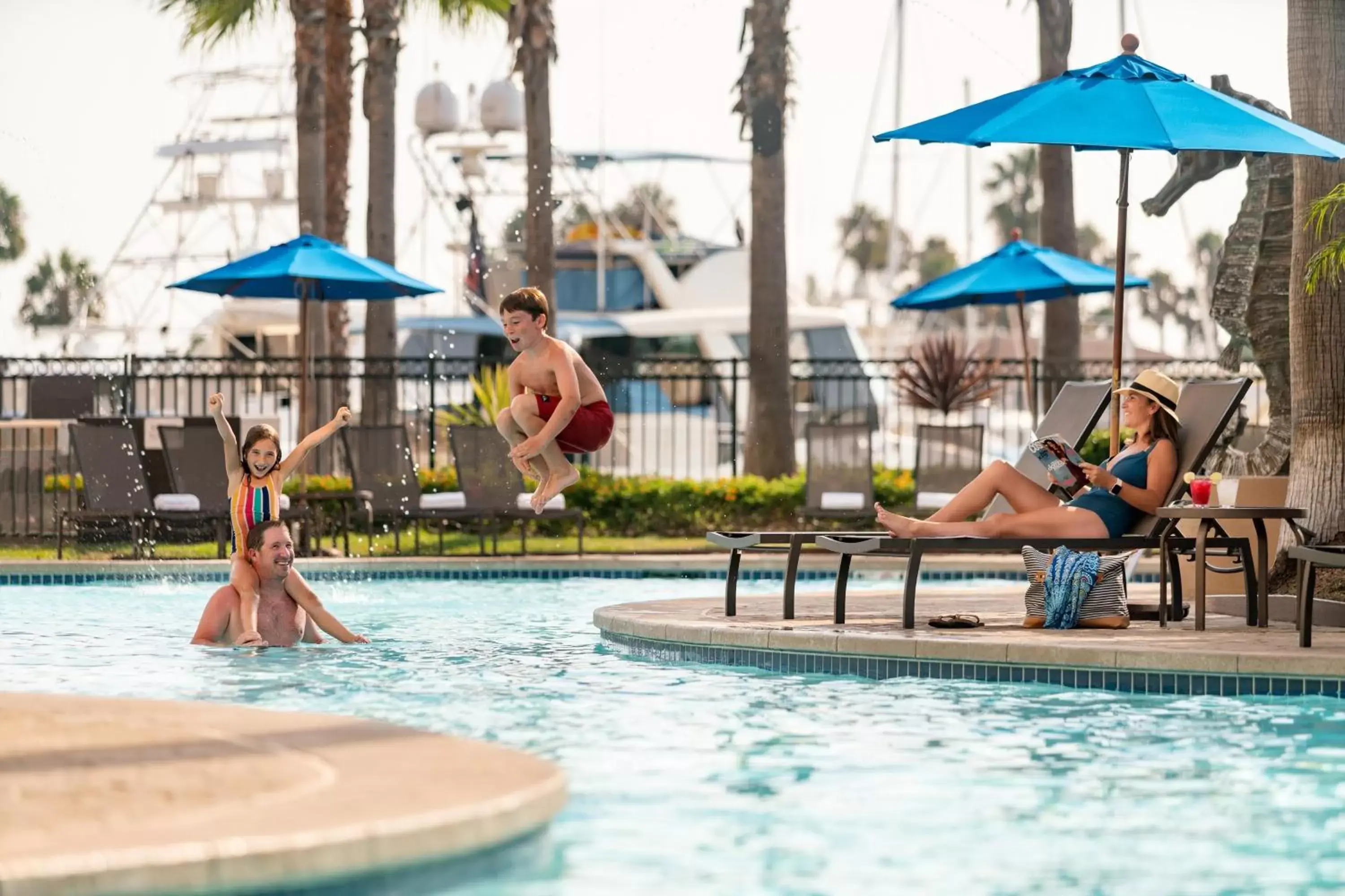 Swimming Pool in Sheraton San Diego Hotel & Marina