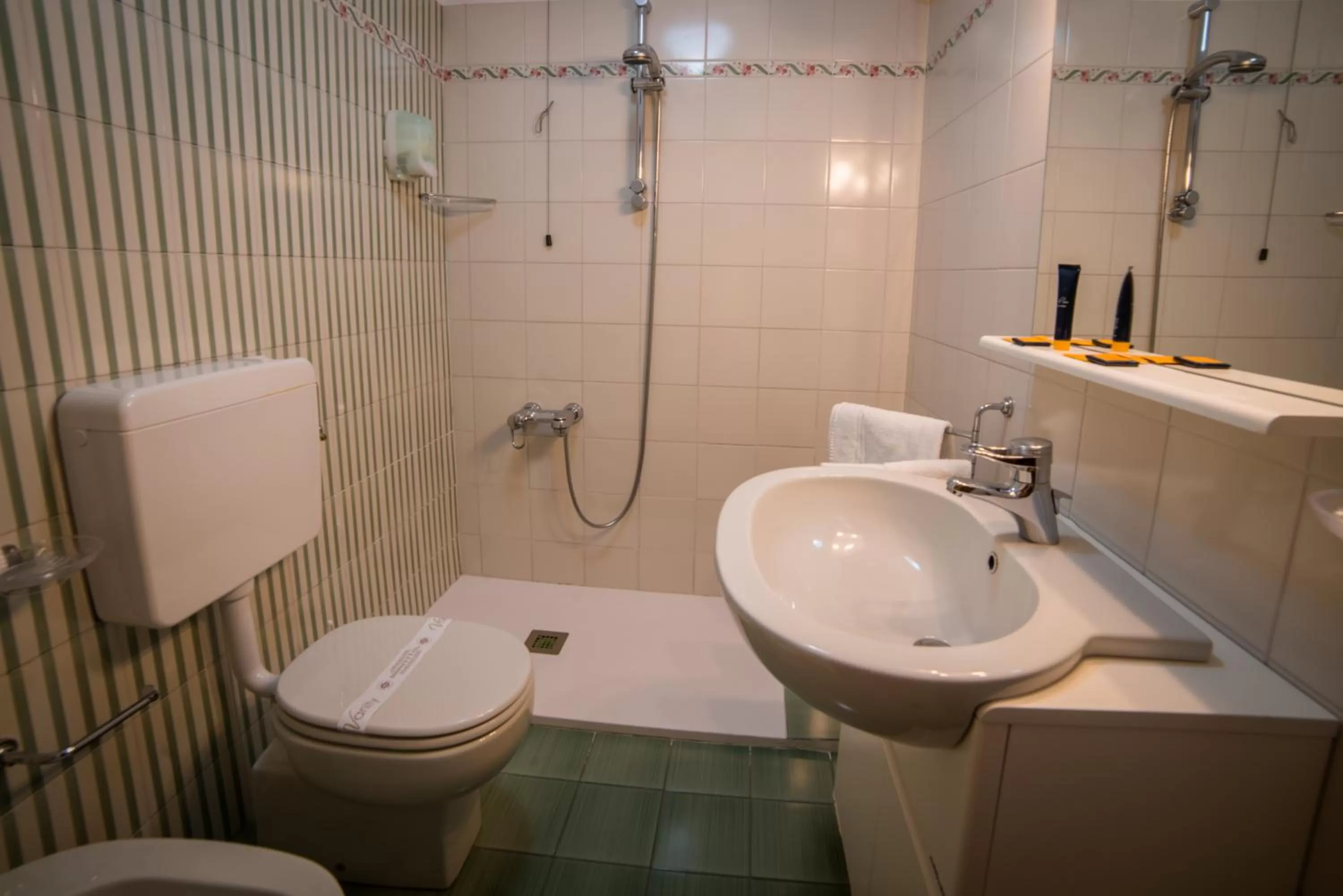 Bathroom in HG Hotel Italia