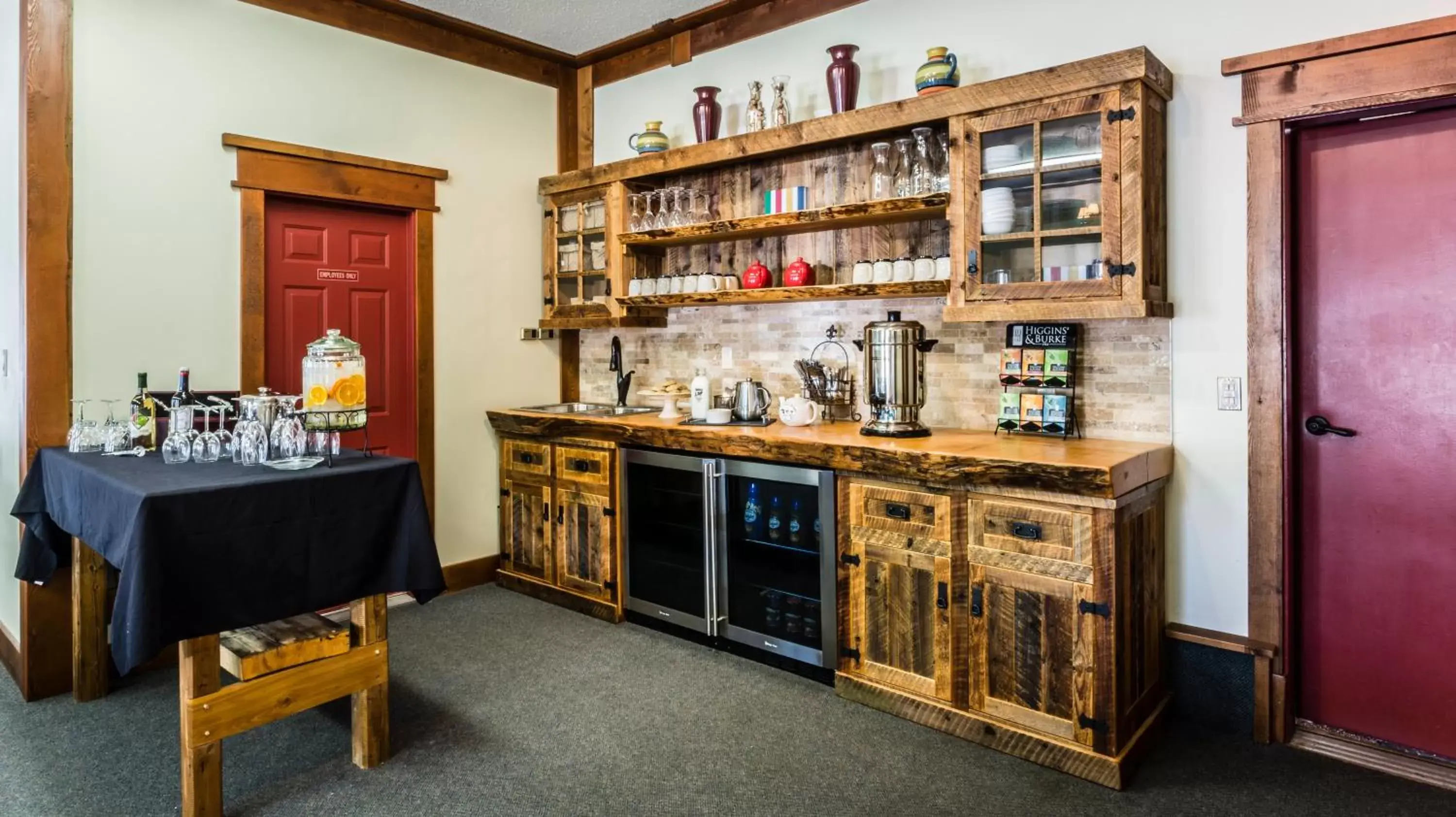 Banquet/Function facilities, Kitchen/Kitchenette in Rustlers Lodge