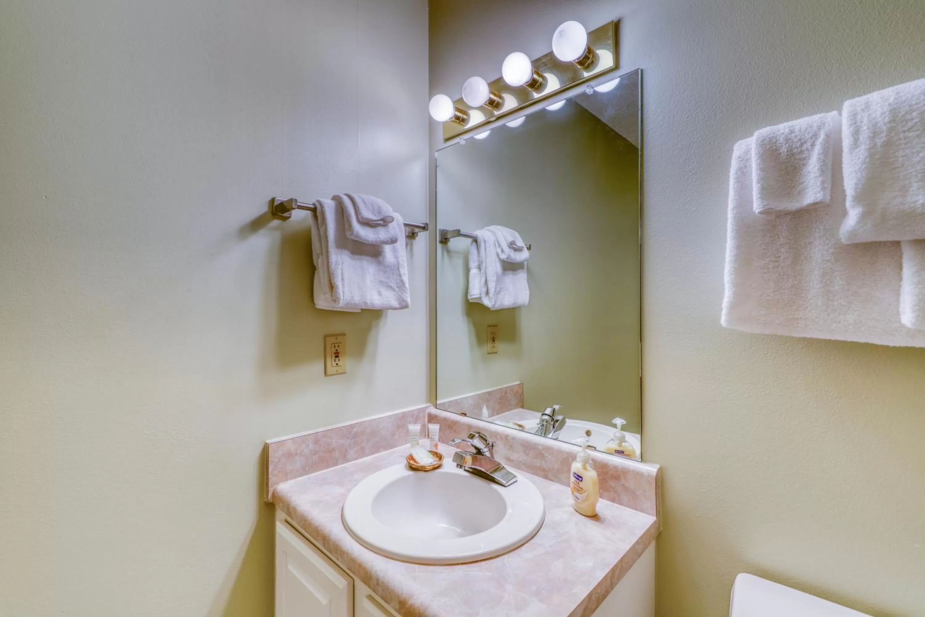 Bathroom in The Dunes #707