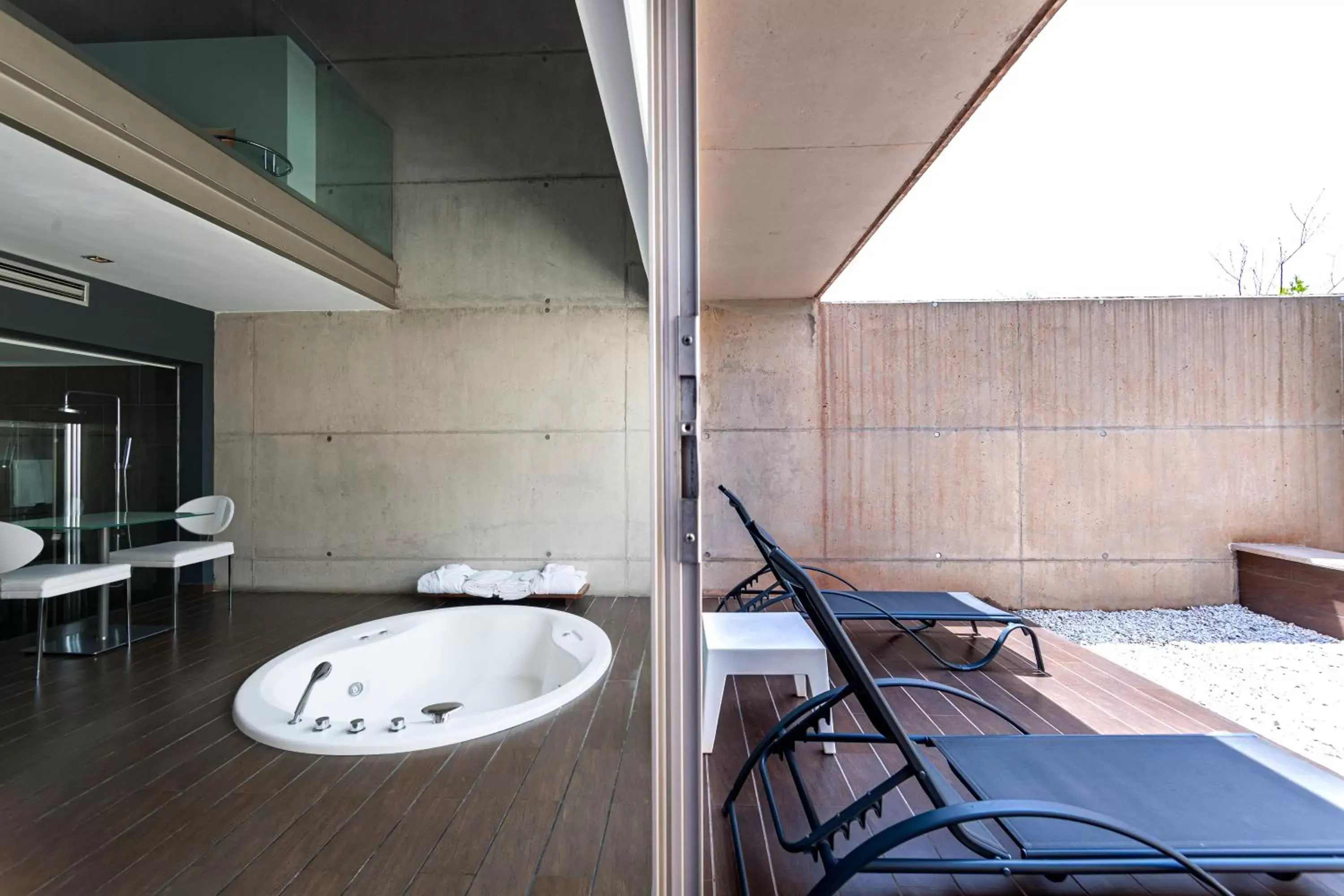 Balcony/Terrace, Bathroom in Shhh